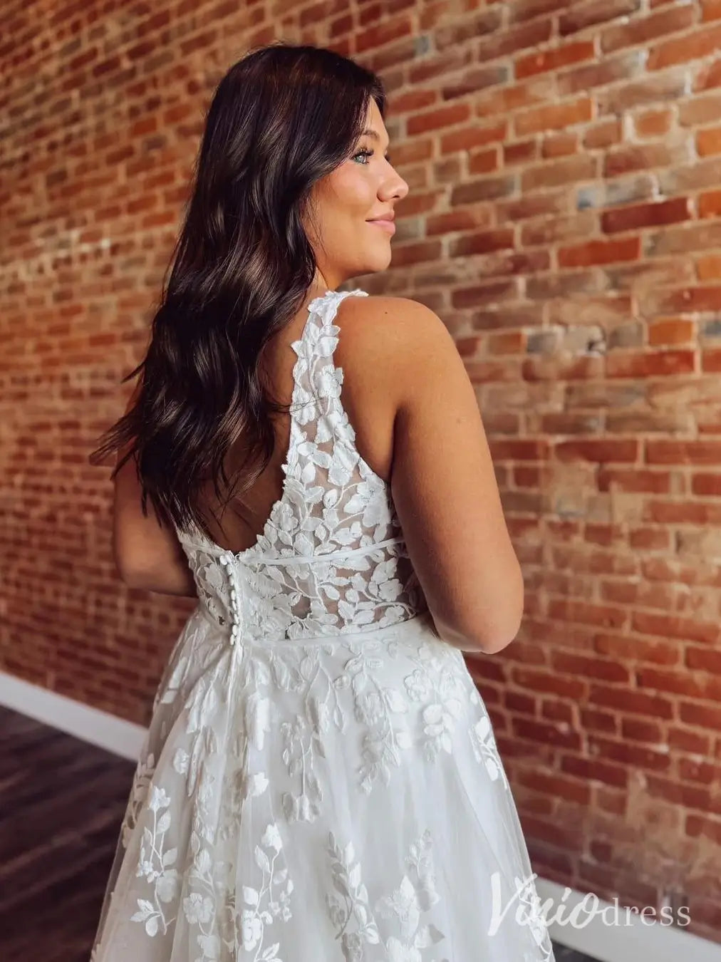 Romantic Floral Lace A-Line Wedding Dress with Plunging V-Neck and Chapel Train – LA120-wedding dresses 2025 -Viniodress-Ivory-Custom Size-