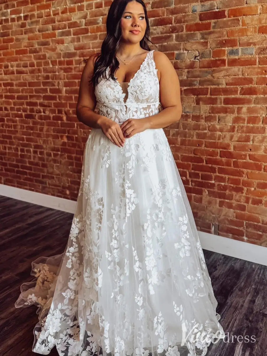 Romantic Floral Lace A-Line Wedding Dress with Plunging V-Neck and Chapel Train – LA120-wedding dresses 2025 -Viniodress-Ivory-Custom Size-