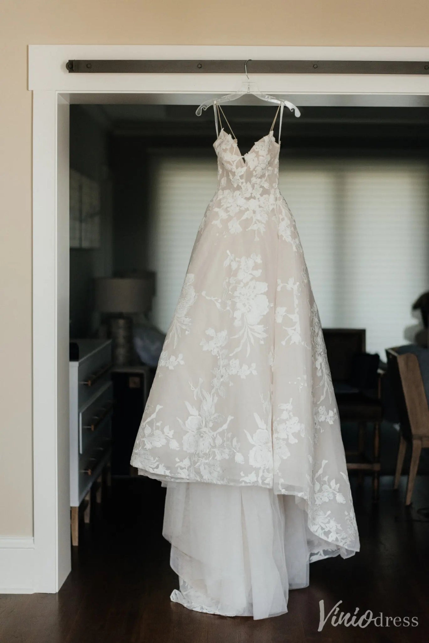 Romantic Floral Lace A-Line Wedding Dress with Sheer Bodice & Chapel Train – VW2505-wedding dresses 2025 -Viniodress-White-Custom Size-