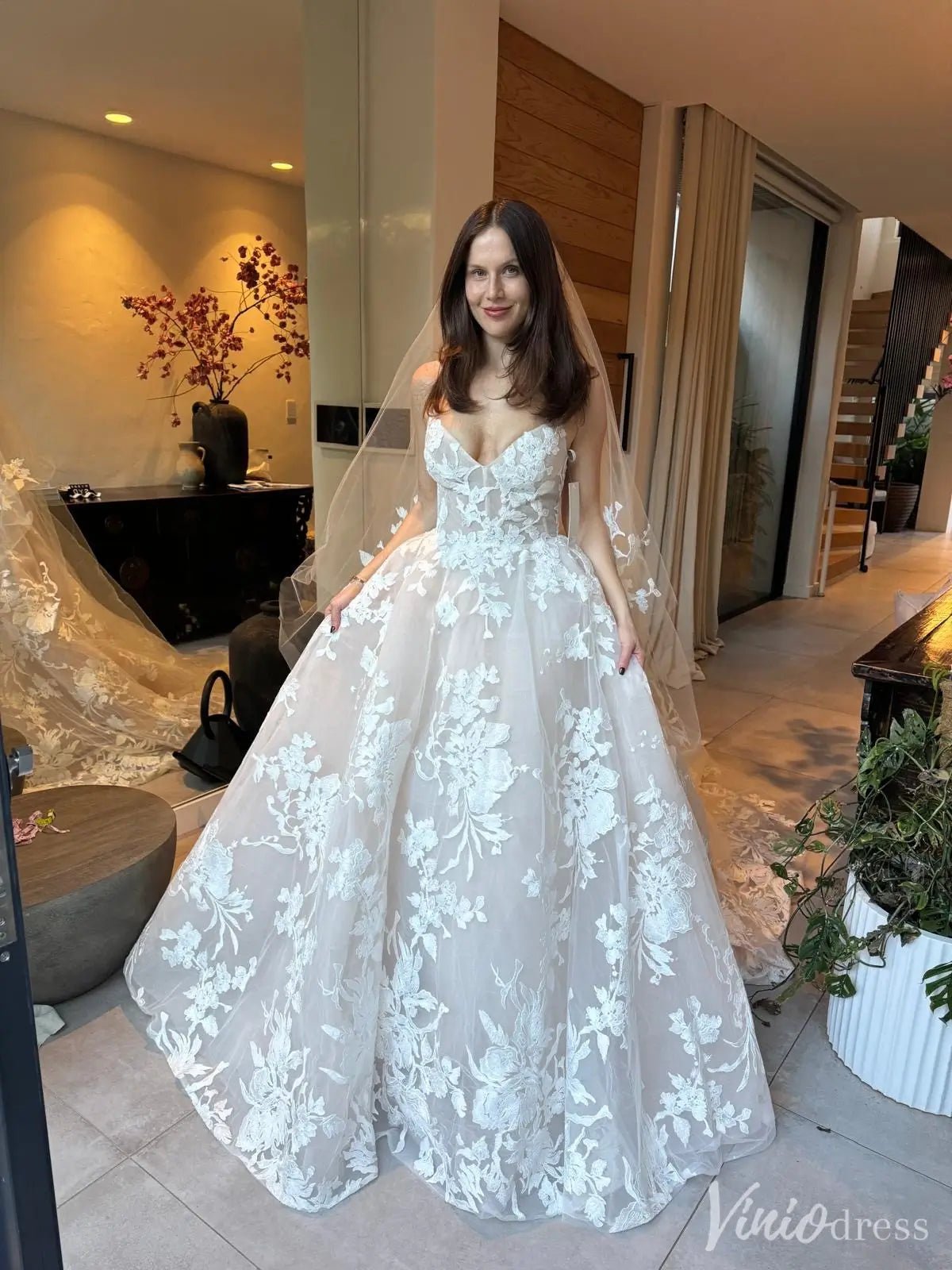 Romantic Floral Lace A-Line Wedding Dress with Sheer Bodice & Chapel Train – VW2505-wedding dresses 2025 -Viniodress-White-Custom Size-