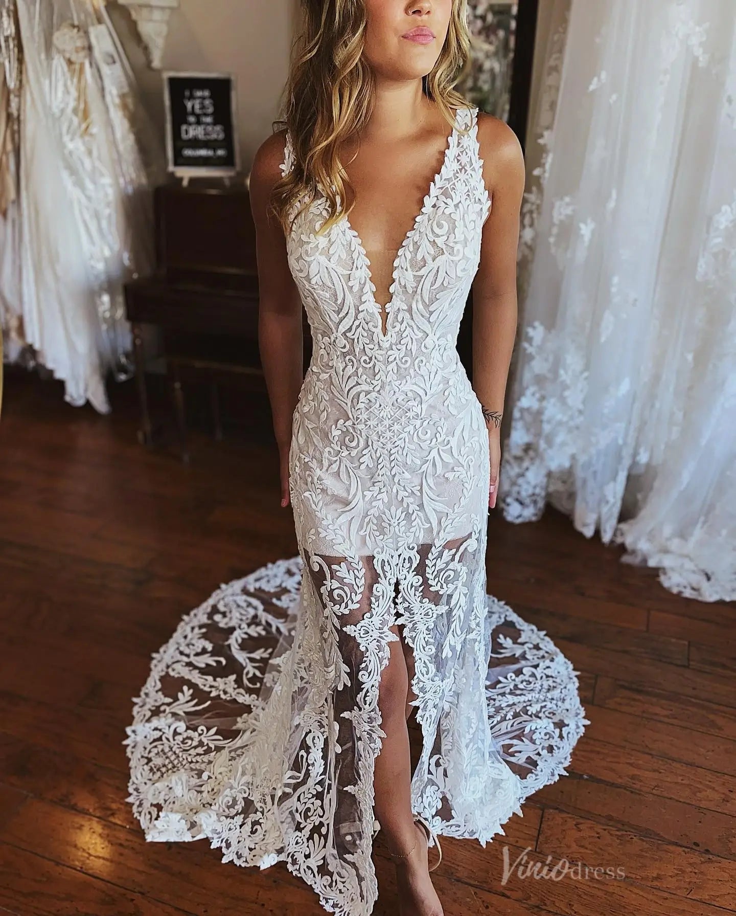 Romantic Floral Lace Mermaid Wedding Dress with Plunging V Neckline & Sheer Chapel Train – BH108-wedding dresses 2025 -Viniodress-Ivory-Custom Size-