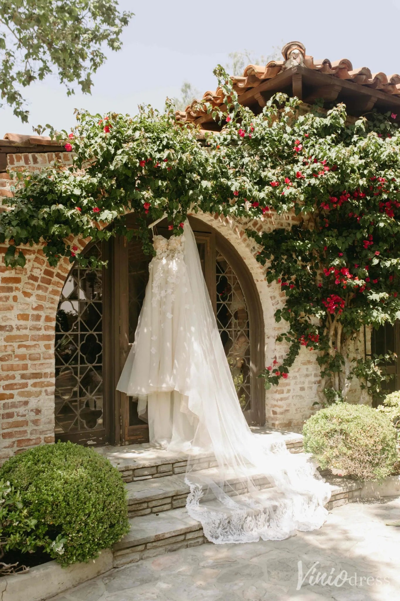 Romantic Floral Lace Wedding Dress with Illusion Bodice & Spaghetti Straps – VW2523-wedding dresses 2025 -Viniodress-Ivory-Custom Size-