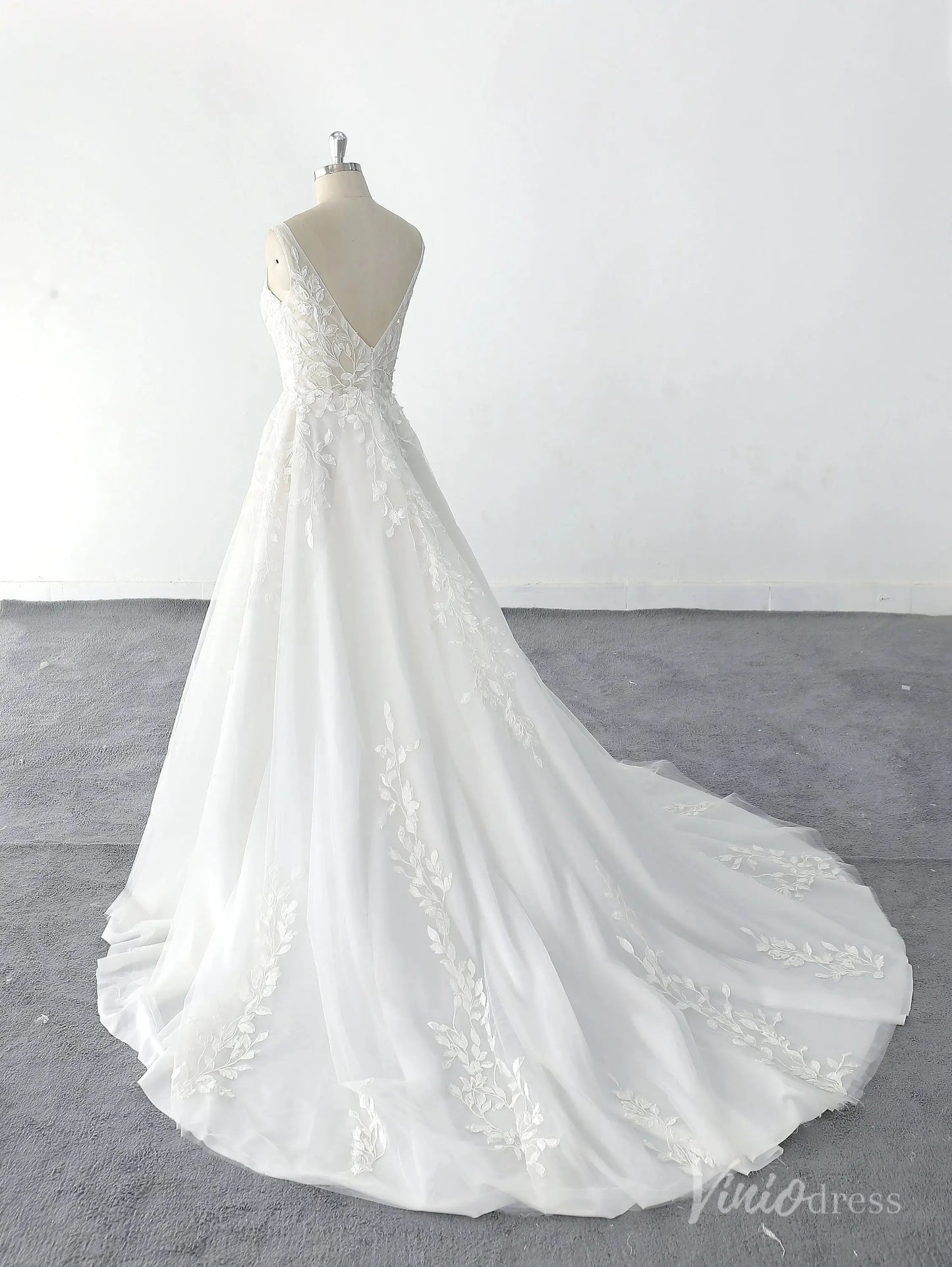 Romantic Ivory Floral Lace Wedding Dress with V-Neckline, Illusion Back & Chapel Train – LA142-wedding dresses 2025 -Viniodress-Ivory-Custom Size-