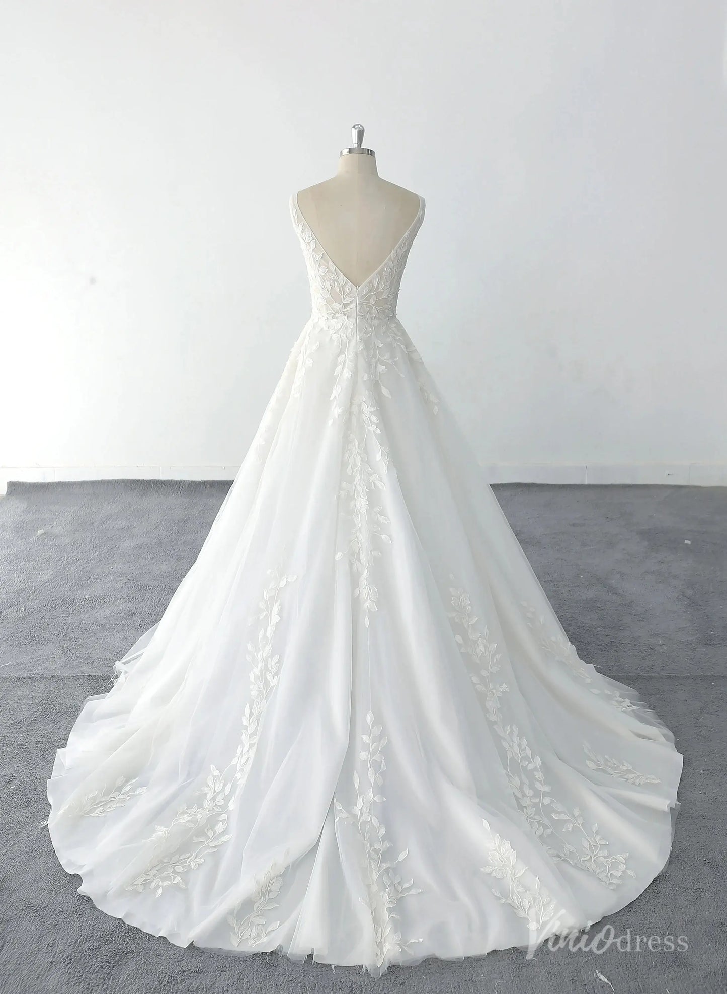 Romantic Ivory Floral Lace Wedding Dress with V-Neckline, Illusion Back & Chapel Train – LA142-wedding dresses 2025 -Viniodress-Ivory-Custom Size-