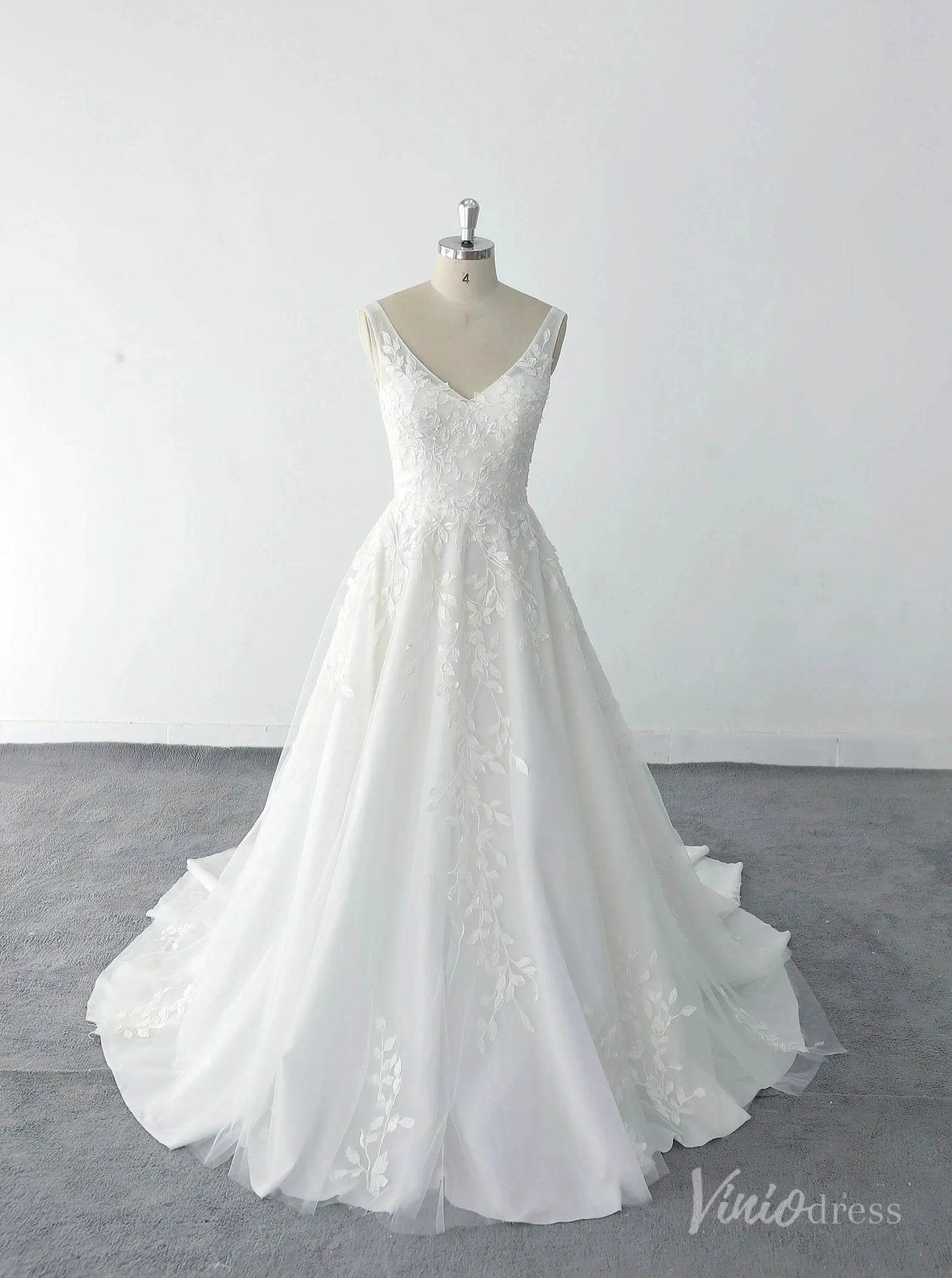 Romantic Ivory Floral Lace Wedding Dress with V-Neckline, Illusion Back & Chapel Train – LA142-wedding dresses 2025 -Viniodress-Ivory-Custom Size-