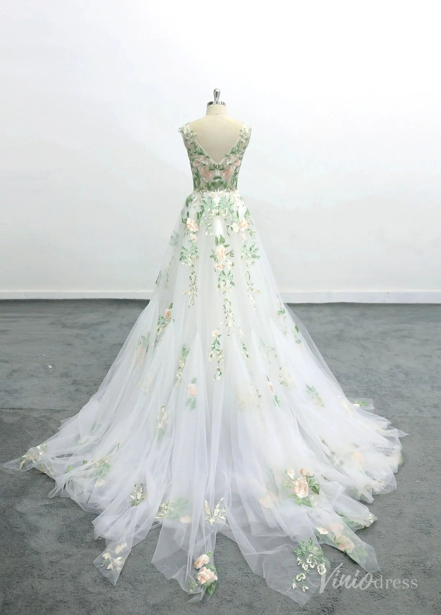 Romantic Ivory Floral Wedding Dress with Sleeveless Lace Bodice, V-Neckline, and Embroidered Skirt – FW227-wedding dresses 2025 -Viniodress-Ivory-Custom Size-