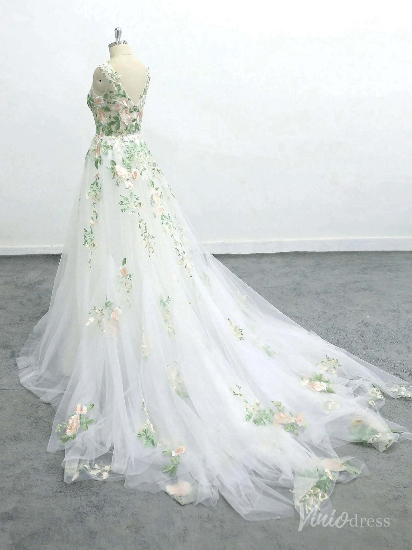 Romantic Ivory Floral Wedding Dress with Sleeveless Lace Bodice, V-Neckline, and Embroidered Skirt – FW227-wedding dresses 2025 -Viniodress-Ivory-Custom Size-