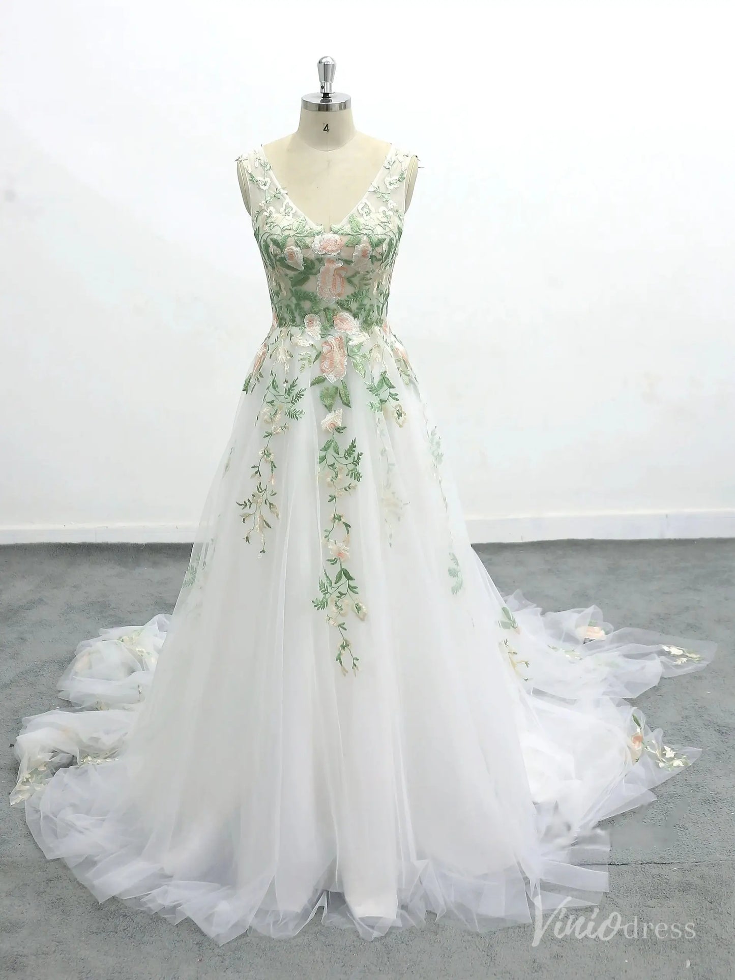 Romantic Ivory Floral Wedding Dress with Sleeveless Lace Bodice, V-Neckline, and Embroidered Skirt – FW227-wedding dresses 2025 -Viniodress-Ivory-Custom Size-