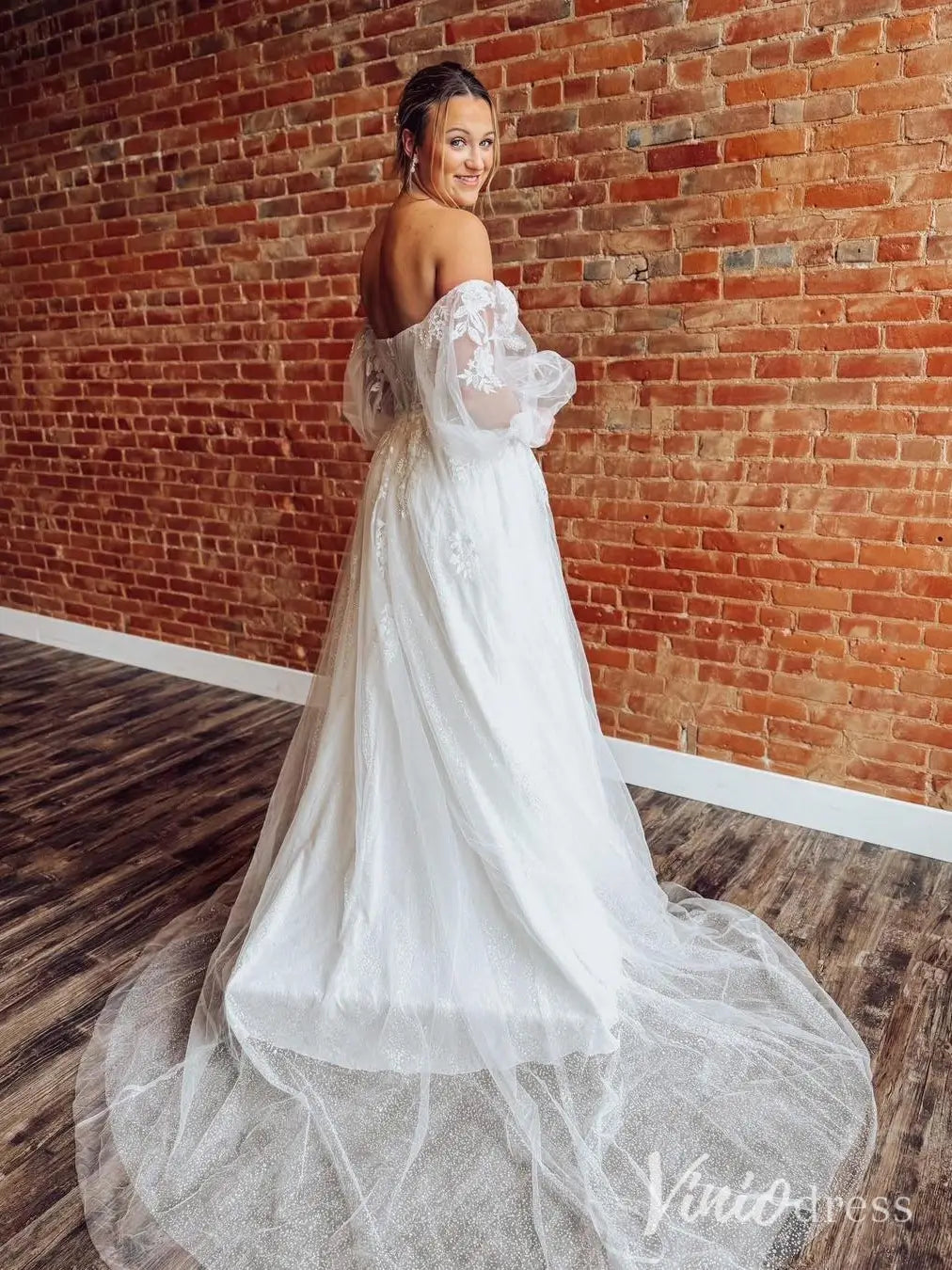 Romantic Lace Wedding Dress with Slit and Puff Sleeves LA119 Viniodress Romantic Lace Wedding Dress with Slit and Puff Sleeves LA119 Viniodress