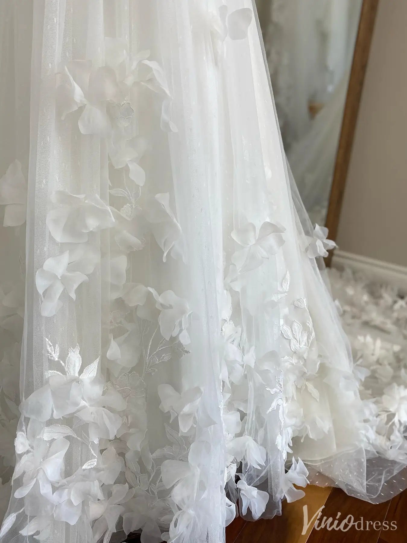 Romantic Off-Shoulder Tulle Wedding Dress with 3D Floral Appliqués – VW2566-wedding dresses 2025 -Viniodress-Ivory-Custom Size-