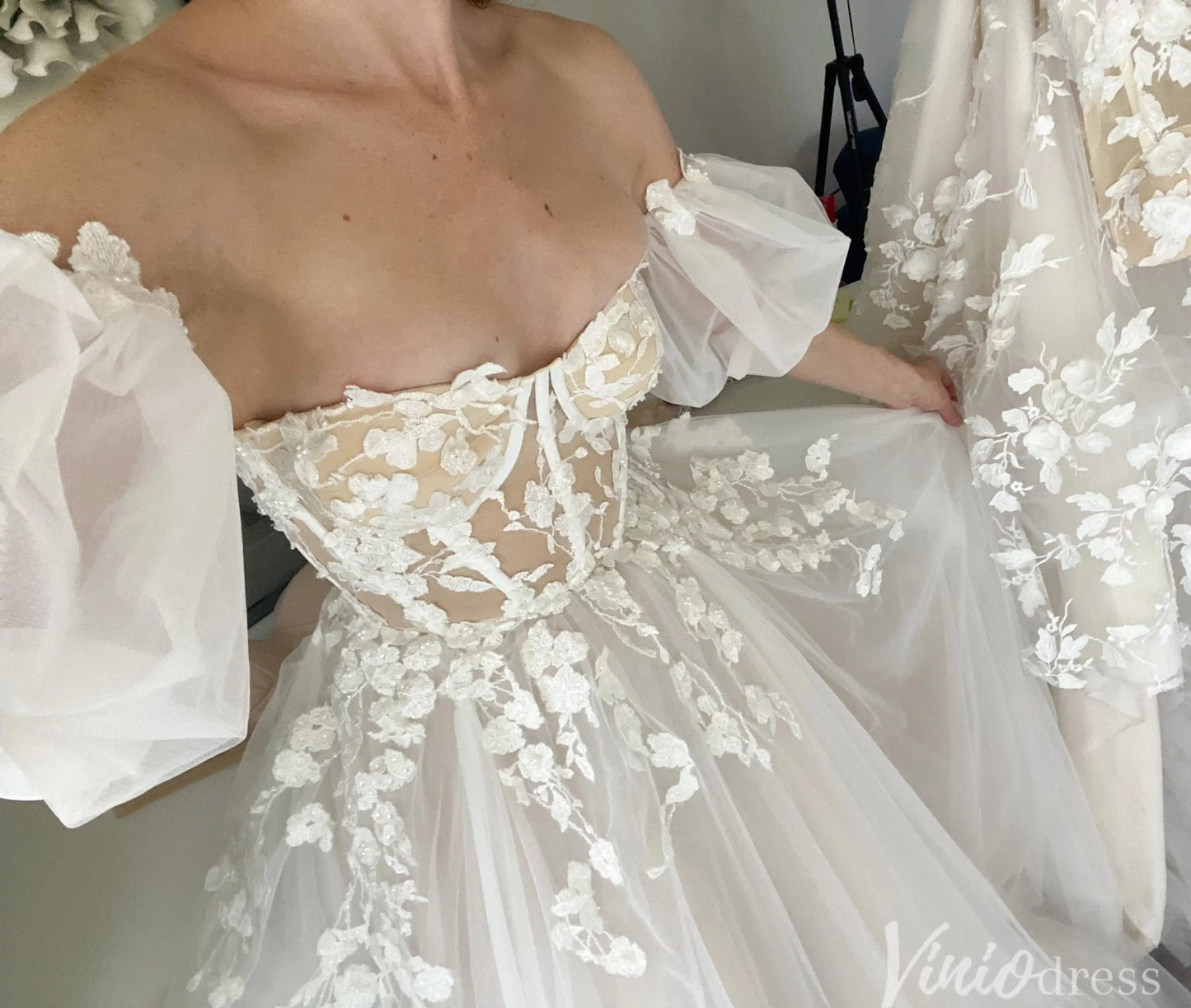 Romantic Off-Shoulder Tulle Wedding Dress with Detachable Puff Sleeves – VW2521-wedding dresses 2025 -Viniodress-Champagne-Custom Size-