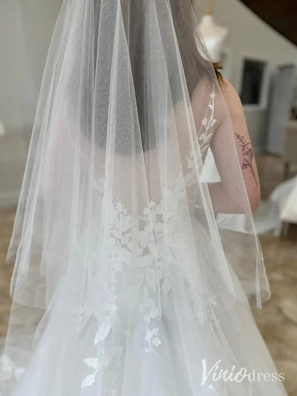 Romantic V-Neck Tulle Wedding Dress with Floral Appliques and V-Back – LA114-wedding dresses 2025 -Viniodress-Ivory-Custom Size-