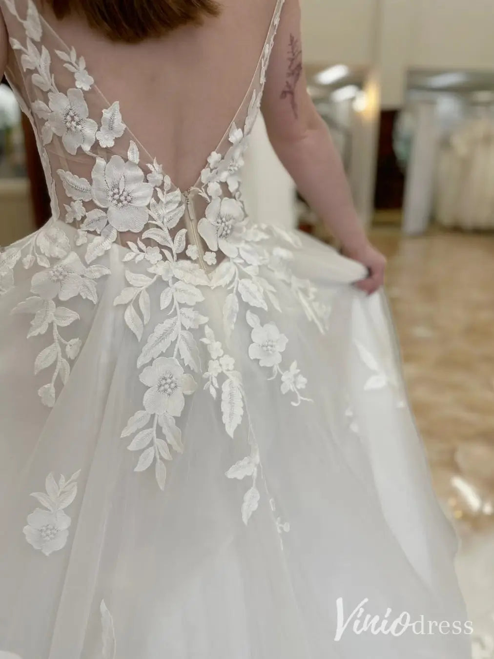 Romantic V-Neck Tulle Wedding Dress with Floral Appliques and V-Back – LA114-wedding dresses 2025 -Viniodress-Ivory-Custom Size-