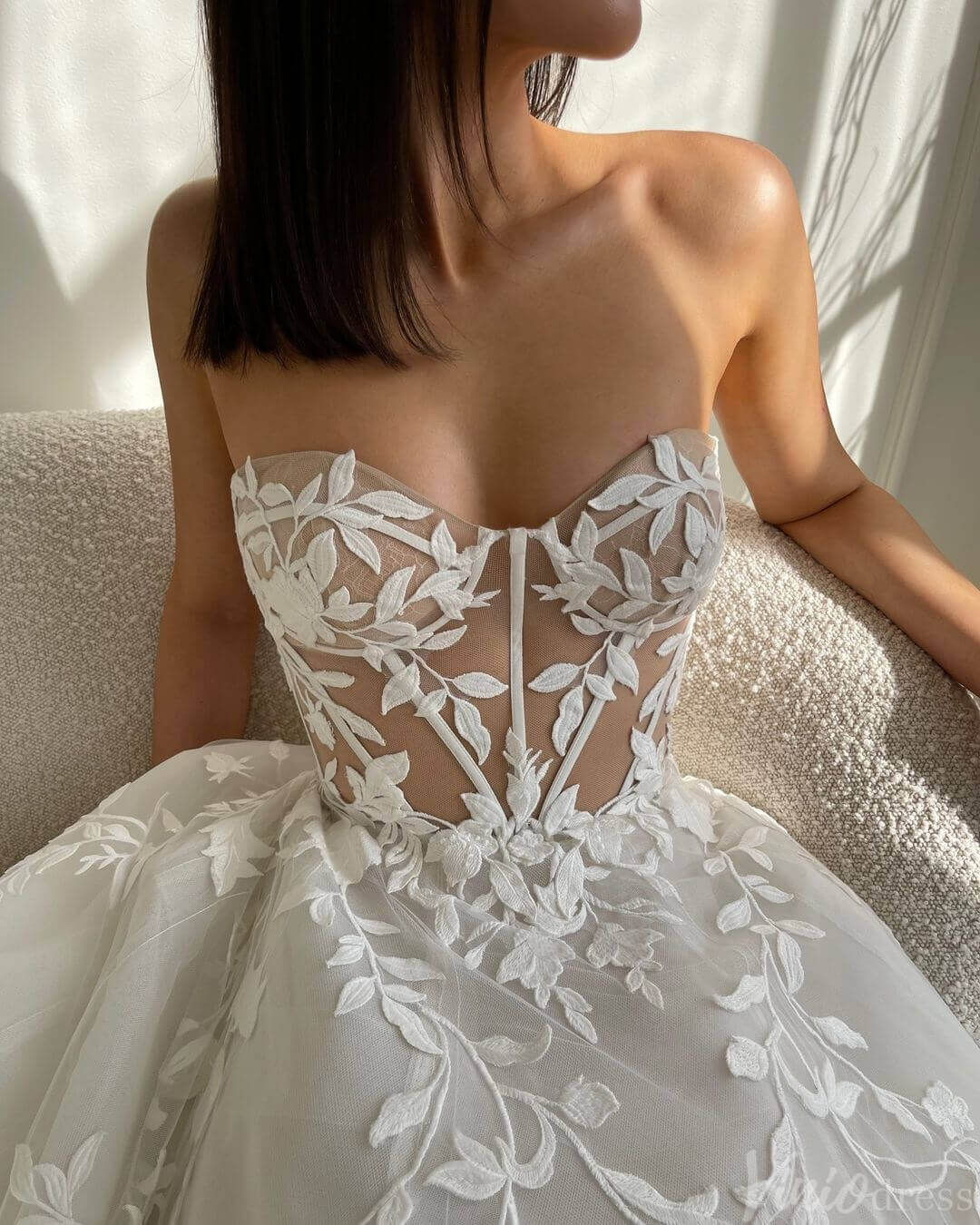 Sheer Strapless Lace Applique Wedding Dresses Chapel Train Country Bridal Gown AW1030-wedding dresses 2025 -Viniodress-Ivory-Custom Size-