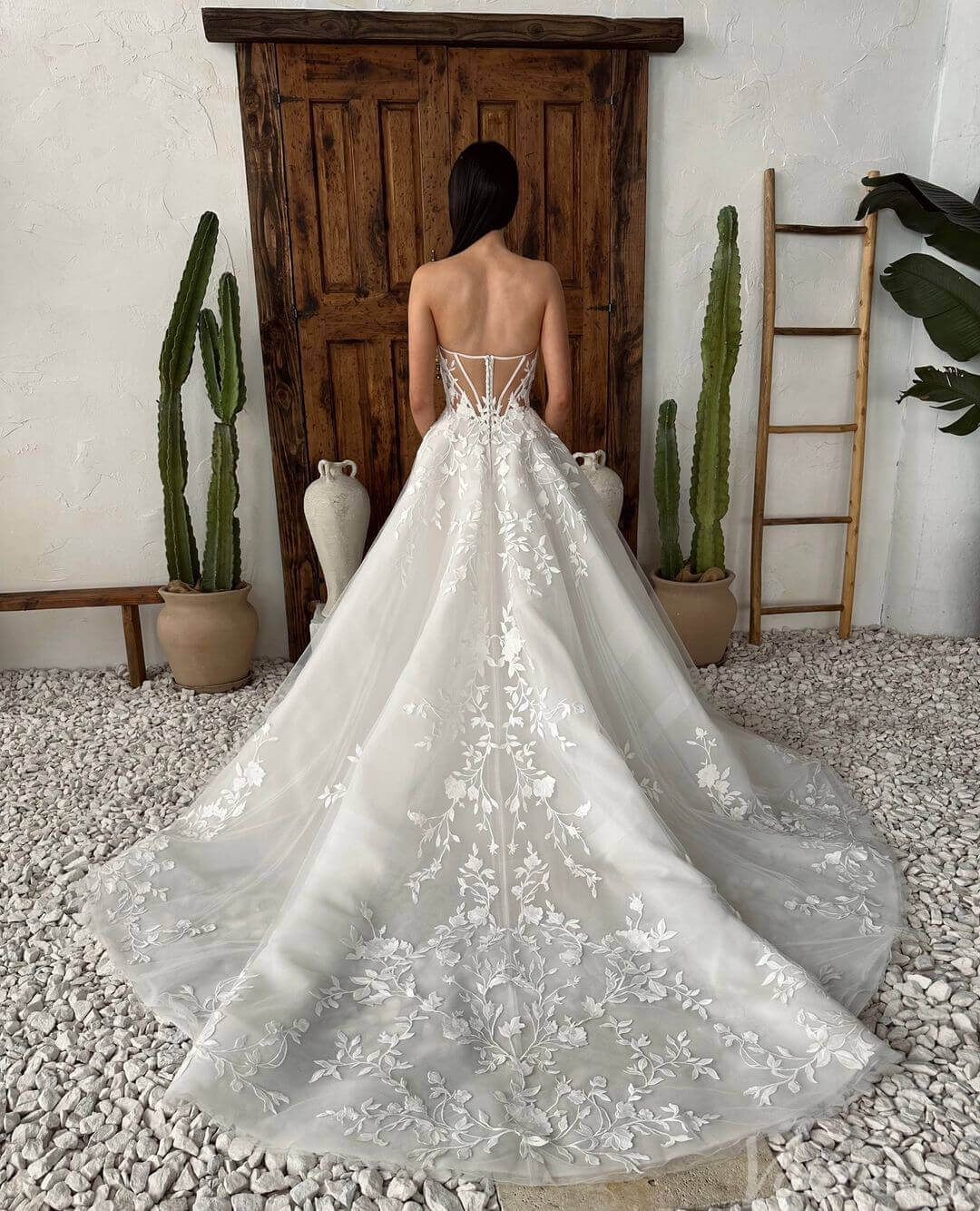 Sheer Strapless Lace Applique Wedding Dresses Chapel Train Country Bridal Gown AW1030-wedding dresses-Viniodress