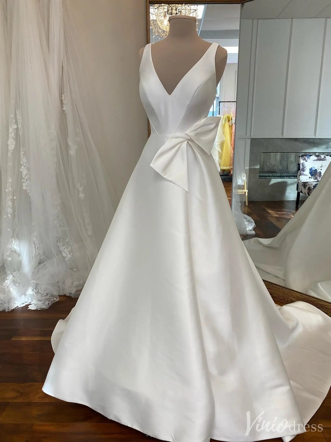 Simple Satin A-Line Wedding Dress with Deep V-Neck and Side Bow Detail – VW2536-wedding dresses 2025 -Viniodress-White-Custom Size-
