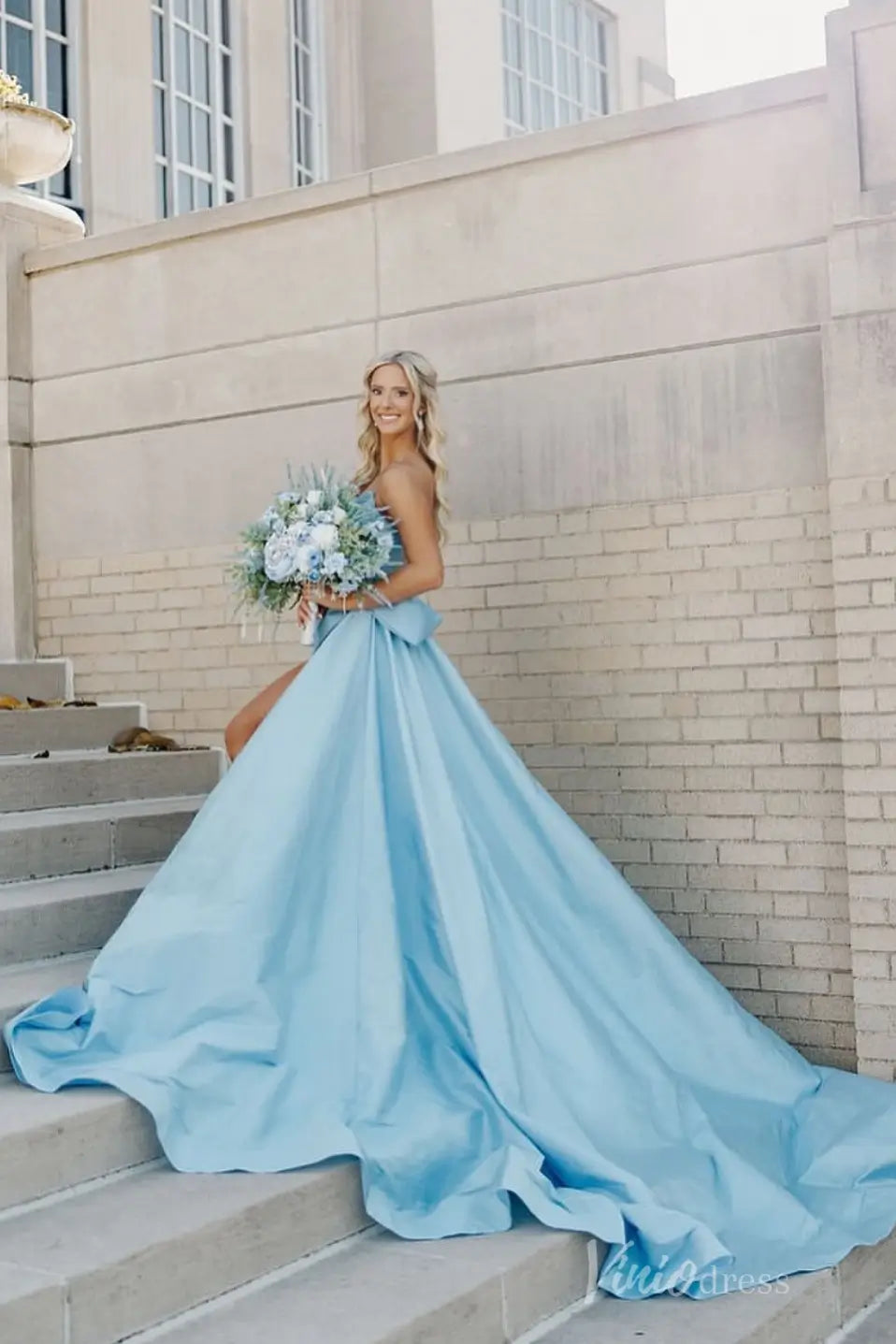 Sky Blue Beaded Prom Dress with Sweetheart Neckline, High Slit & Overskirt Bow – SS105-prom dresses 2025 -Viniodress-Light Blue-Custom Size-