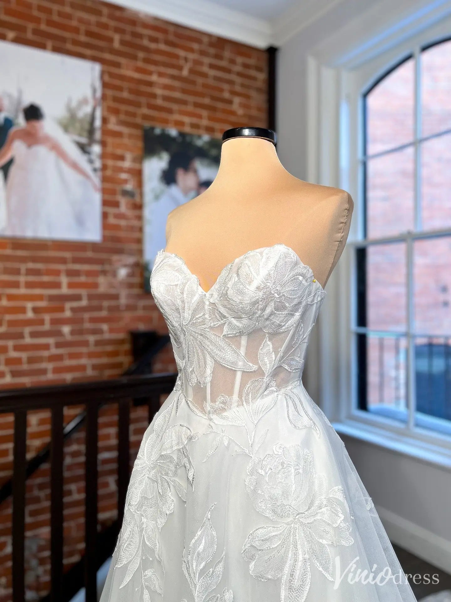 Strapless 3D Floral Lace Wedding Dress with Sweetheart Neck and Sheer Corset – VW2604-wedding dresses 2025 -Viniodress-Ivory-Custom Size-