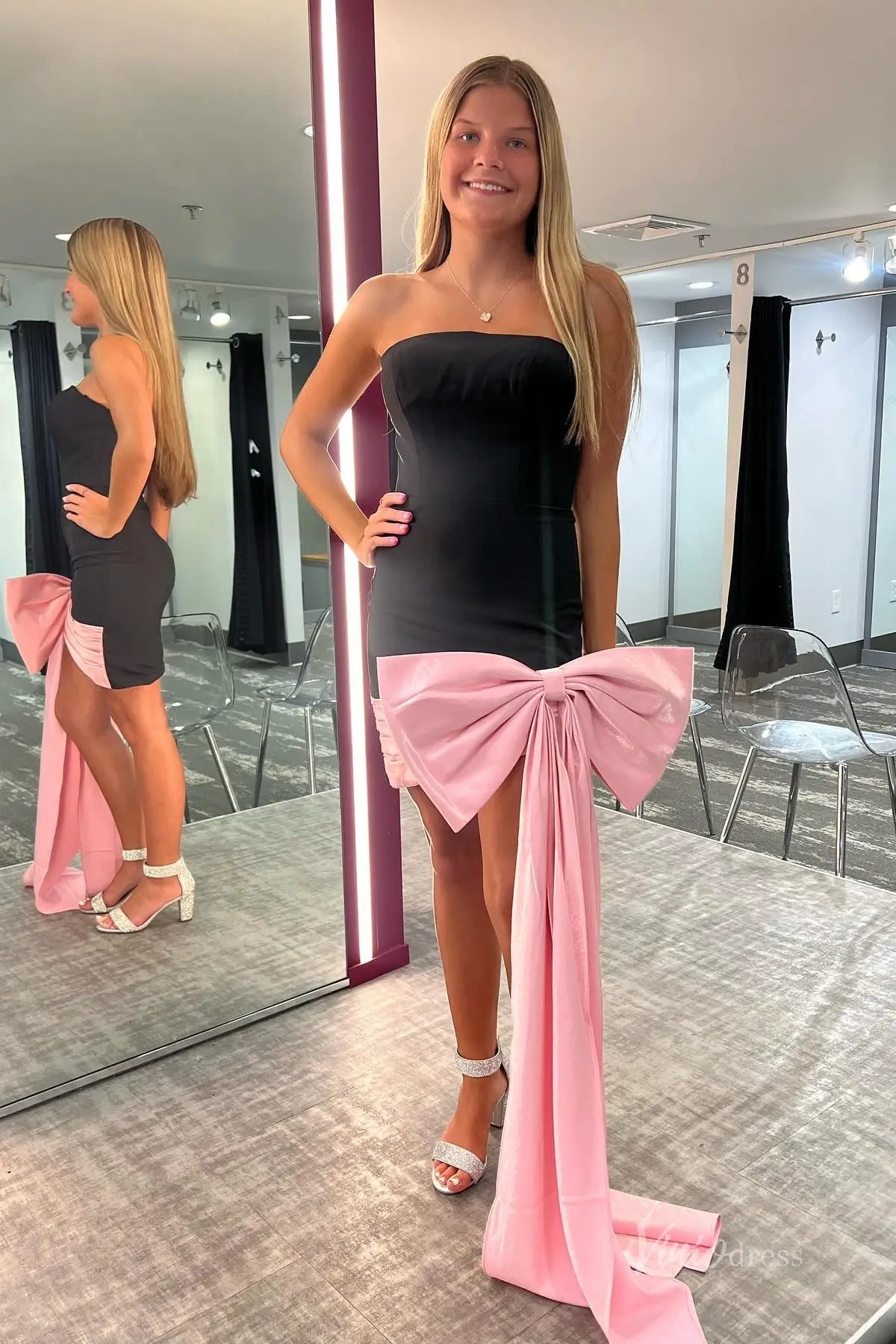 Strapless Black Mini Dress with Oversized Pink Bow and Long Bow Tails – H1110-Homecoming Dresses 2025 -Viniodress-Black-Custom Size-