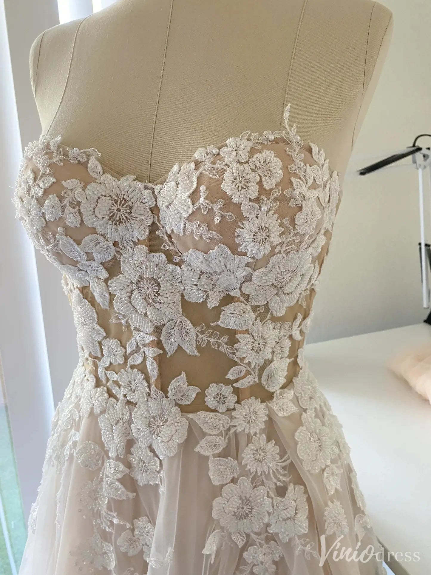 Strapless Illusion Corset Wedding Dress with 3D Floral Lace and Slit Skirt – VW2518-wedding dresses 2025 -Viniodress-Nude-Custom Size-