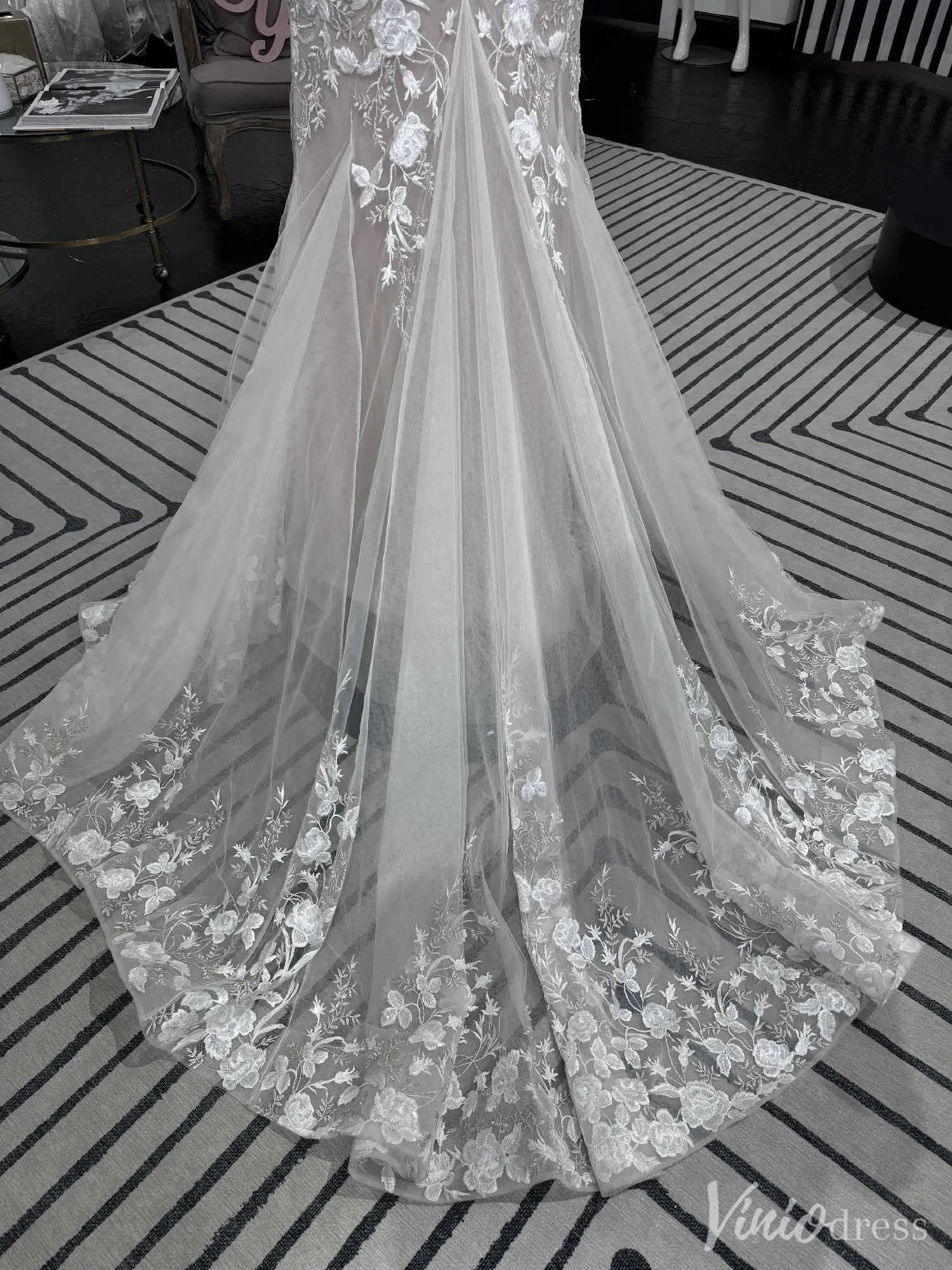 Strapless Lace Mermaid Wedding Dress with Sheer Corset Bodice & Tulle Viniodress Strapless Lace Mermaid Wedding Dress with Sheer Corset Bodice & Tulle Viniodress