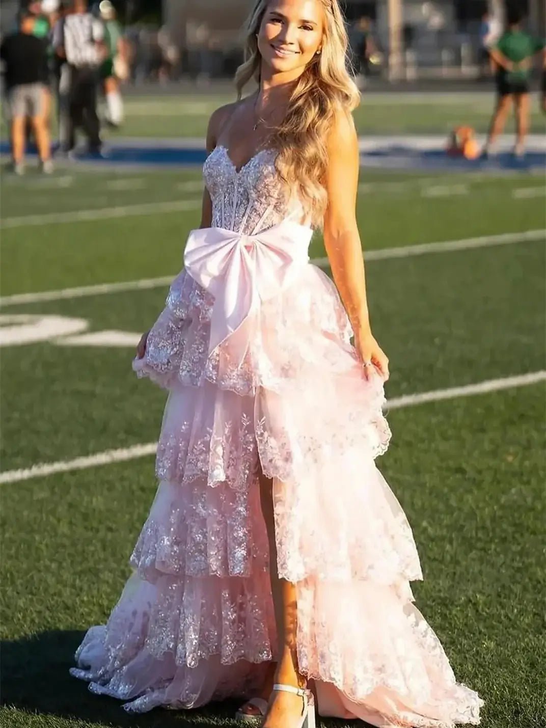Strapless Lace Tiered Prom Dresses with Slit Sweetheart Neck Bow Tie F Viniodress Strapless Lace Tiered Prom Dresses with Slit Sweetheart Neck Bow Tie F Viniodress