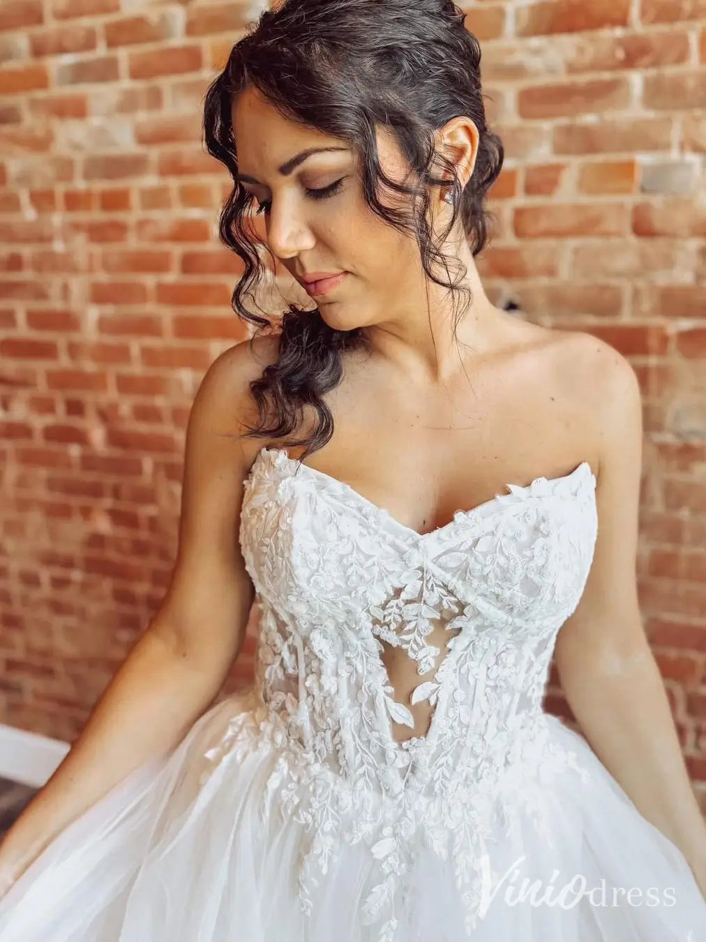 Strapless Lace Wedding Dress with Sweetheart Neck, Ruffle Skirt, High Slit – LA117-wedding dresses 2025 -Viniodress-Ivory-Custom Size-