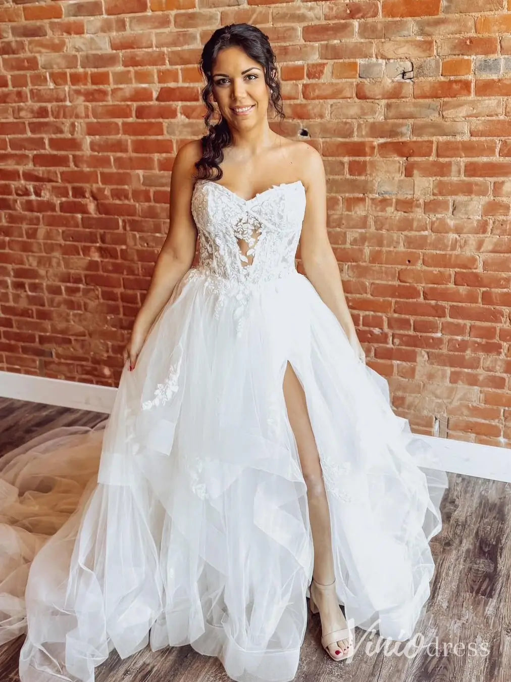 Strapless Lace Wedding Dress with Sweetheart Neck, Ruffle Skirt, High Slit – LA117-wedding dresses 2025 -Viniodress-Ivory-Custom Size-