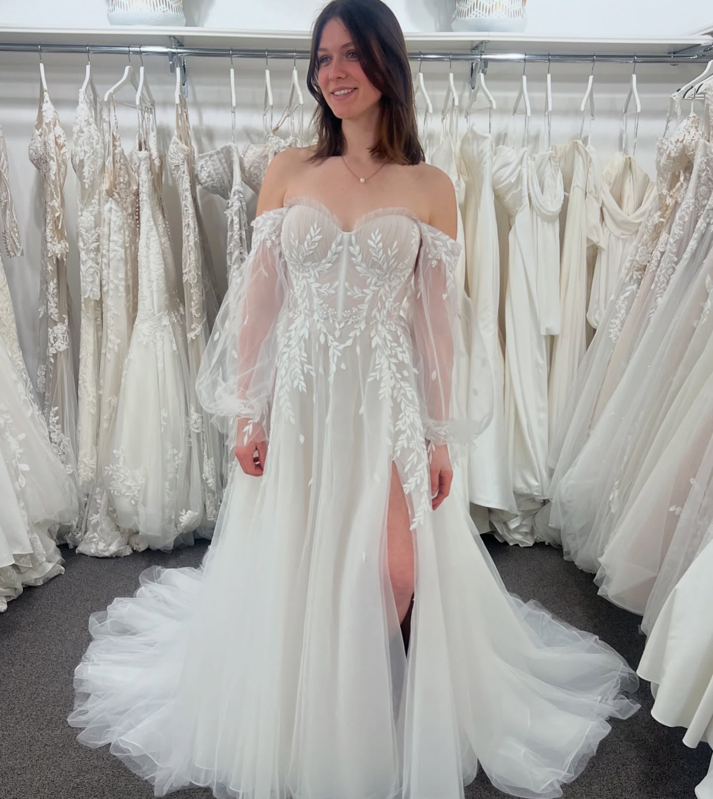 Strapless Leaf Embroidered A-Line Tulle Wedding Dress with Detachable Sleeves and Slit – VW2540-wedding dresses 2025 -Viniodress-Ivory-Custom Size-