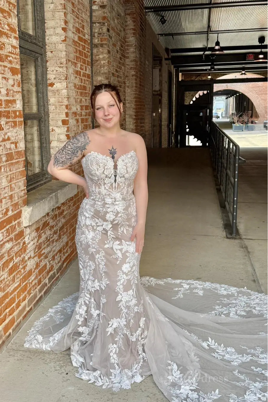 Strapless Nude Mermaid Wedding Dress | Lace Appliqués, Sweetheart Neck, Chapel Train ML146-wedding dresses 2025 -Viniodress-Nude-Custom Size-