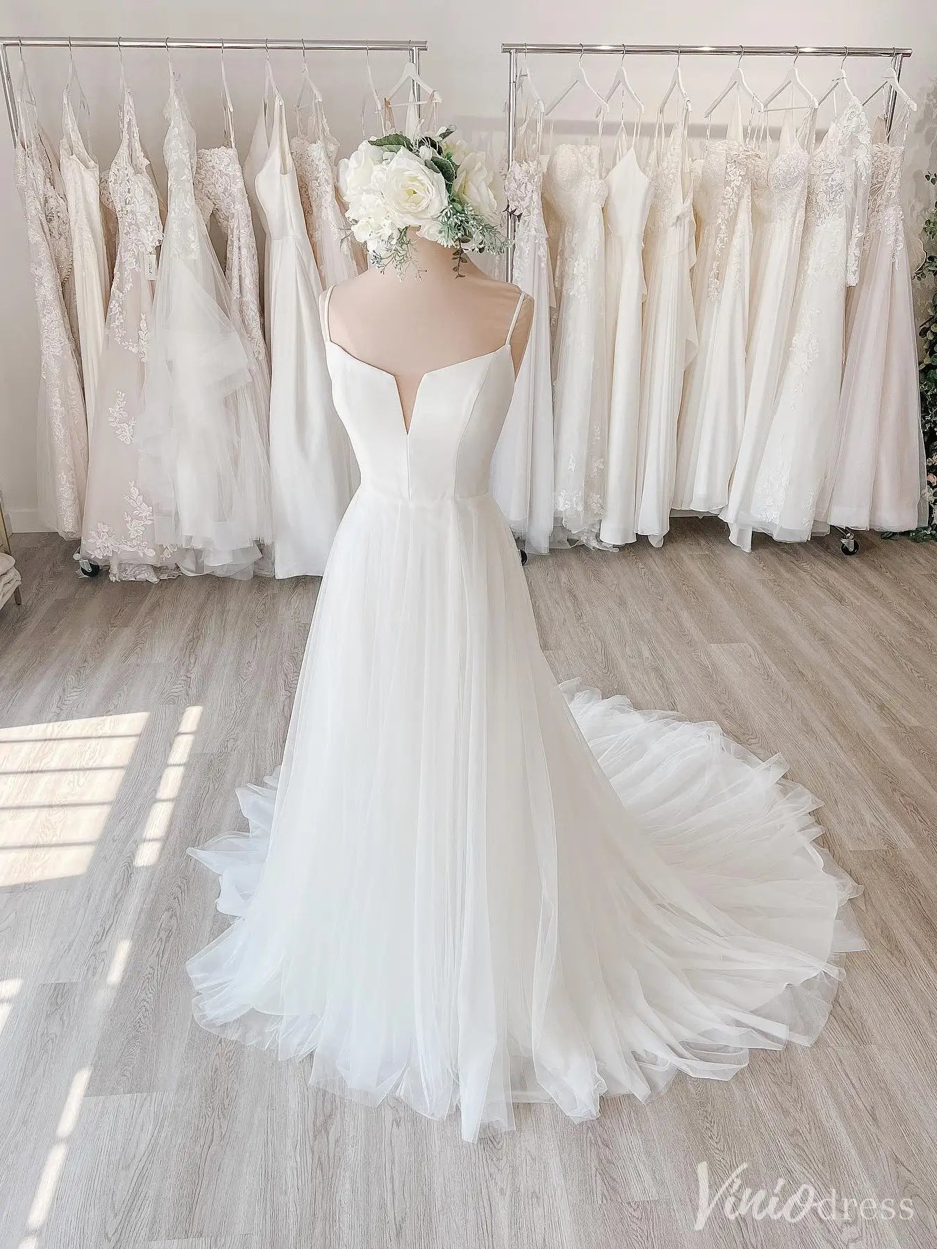 Tulle A-Line Wedding Dress with Slit and Plunging Neckline – VW2527-wedding dresses 2025 -Viniodress-White-Custom Size-