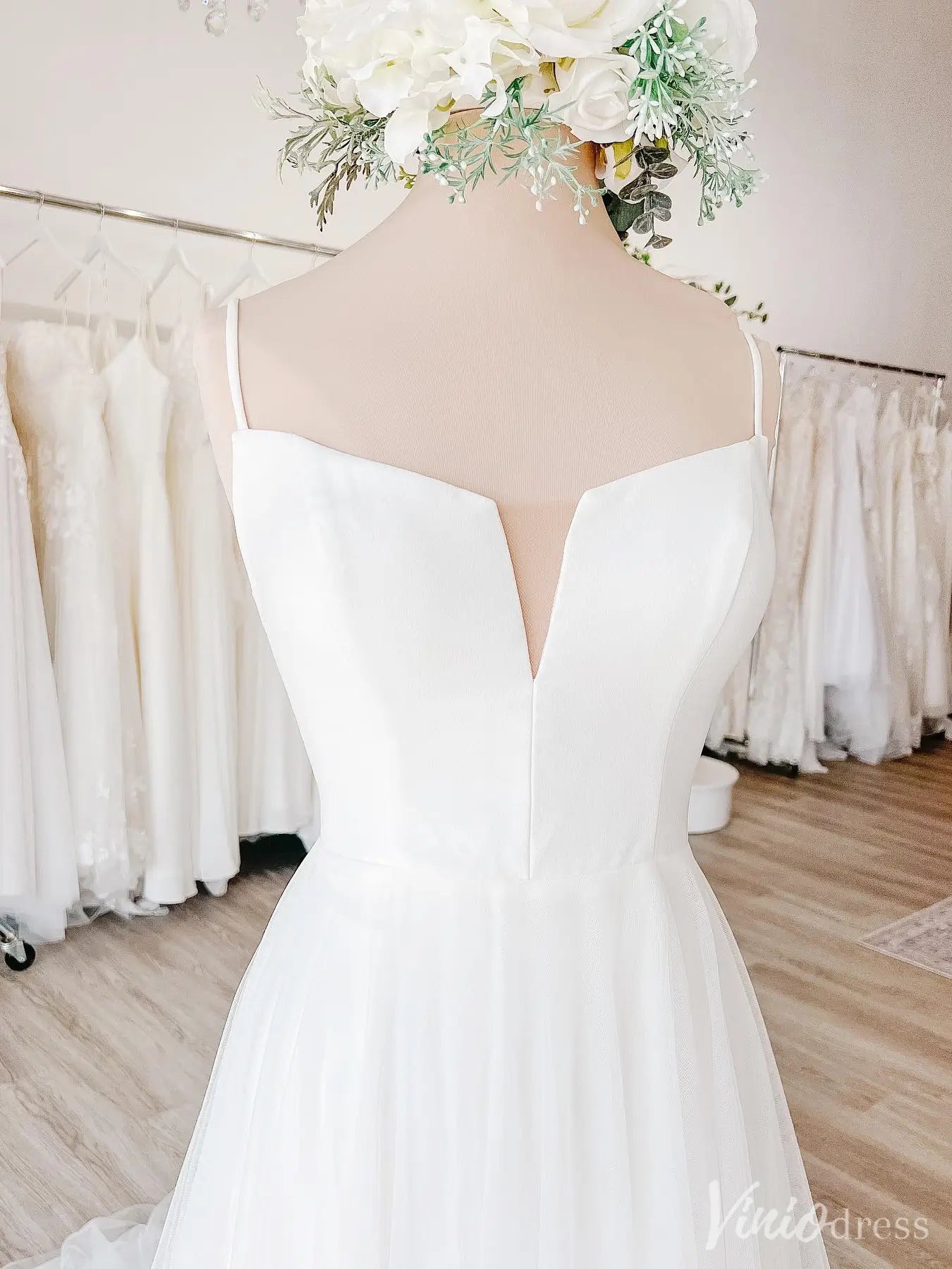 Tulle A-Line Wedding Dress with Slit and Plunging Neckline – VW2527-wedding dresses 2025 -Viniodress-White-Custom Size-