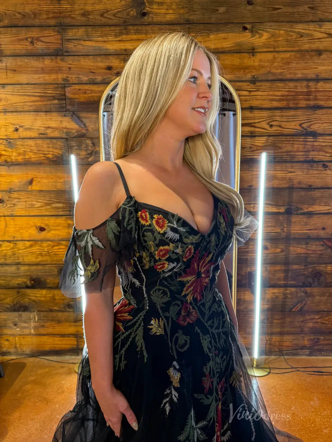 Unique Black Wedding Dress Meadow Floral Embroidery Bridal Gown for Older Brides FW150-wedding dresses 2025 -Viniodress-Black-Custom Size-