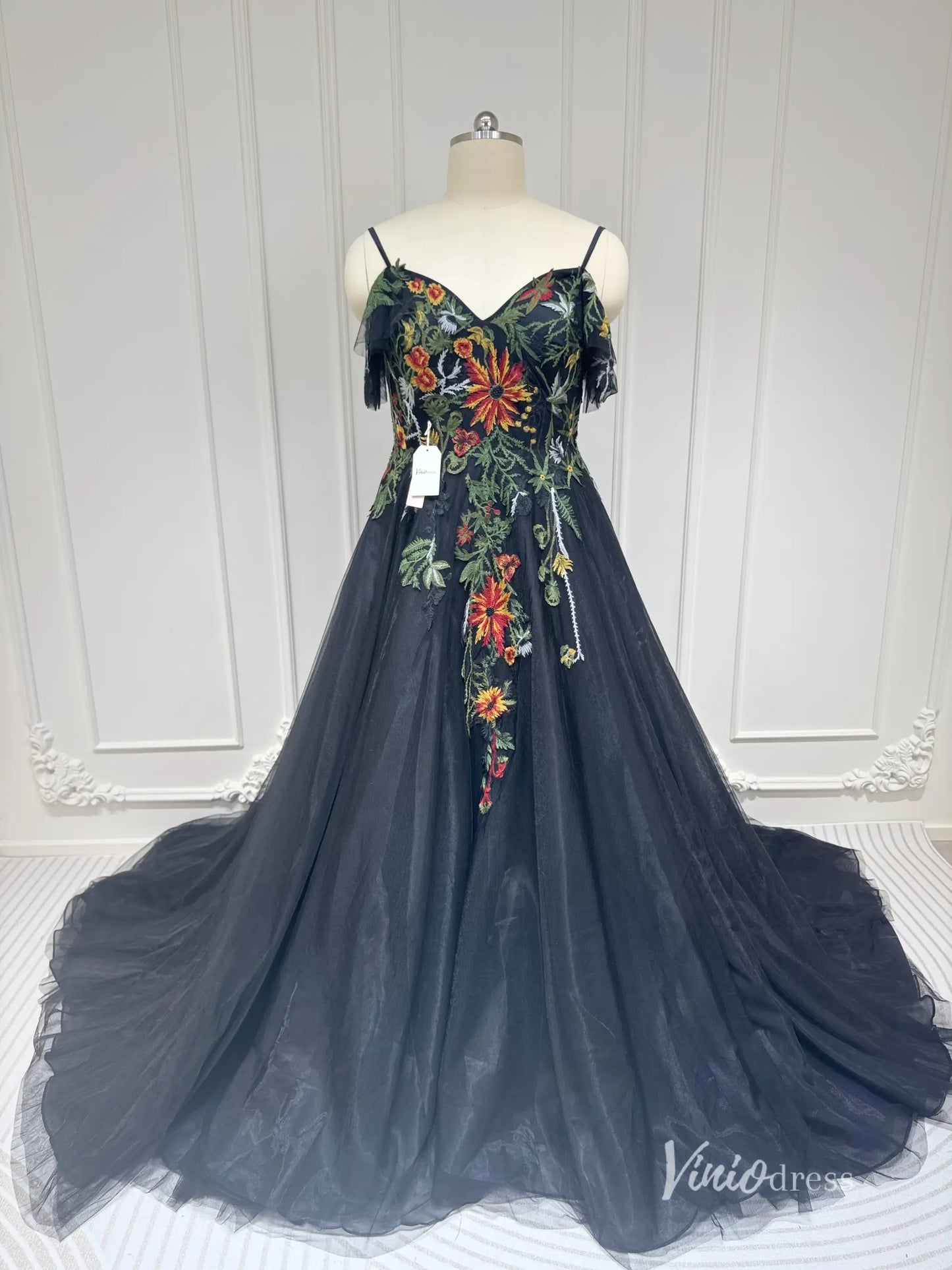 Unique Black Wedding Dress Meadow Floral Embroidery Bridal Gown for Older Brides FW150-wedding dresses 2025 -Viniodress-Black-Custom Size-