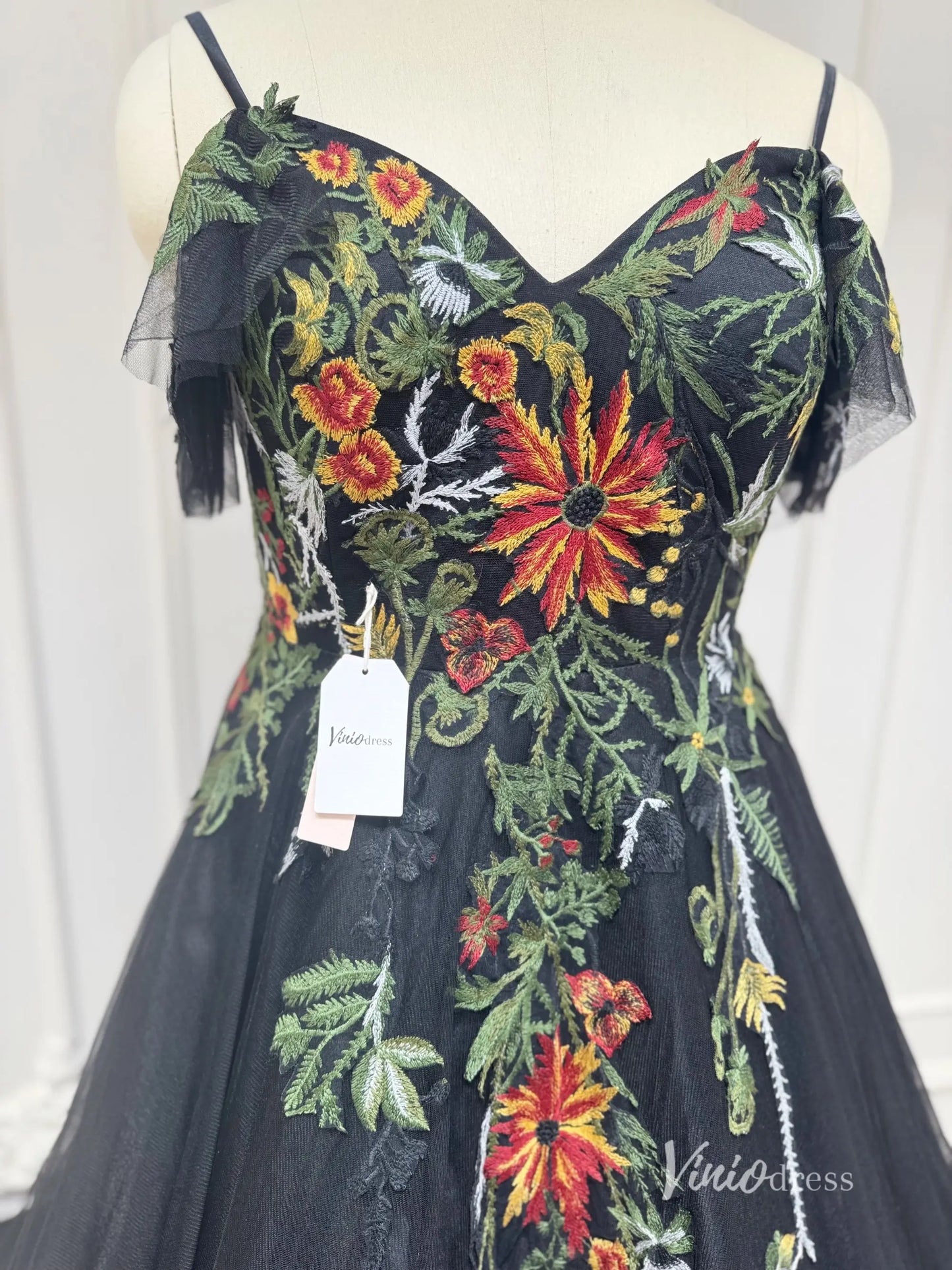 Unique Black Wedding Dress Meadow Floral Embroidery Bridal Gown for Older Brides FW150-wedding dresses 2025 -Viniodress-Black-Custom Size-