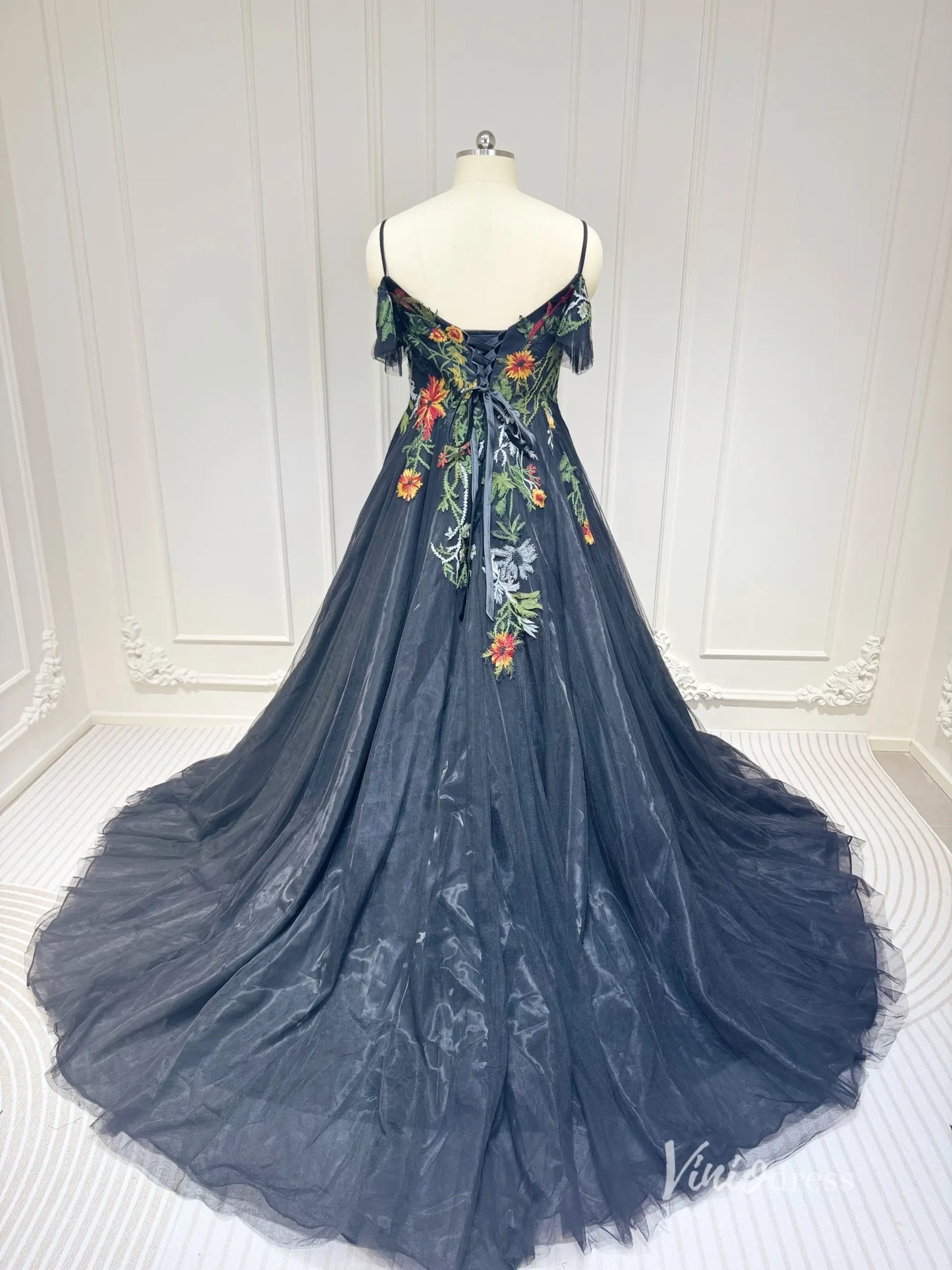 Unique Black Wedding Dress Meadow Floral Embroidery Bridal Gown for Older Brides FW150-wedding dresses 2025 -Viniodress-Black-Custom Size-