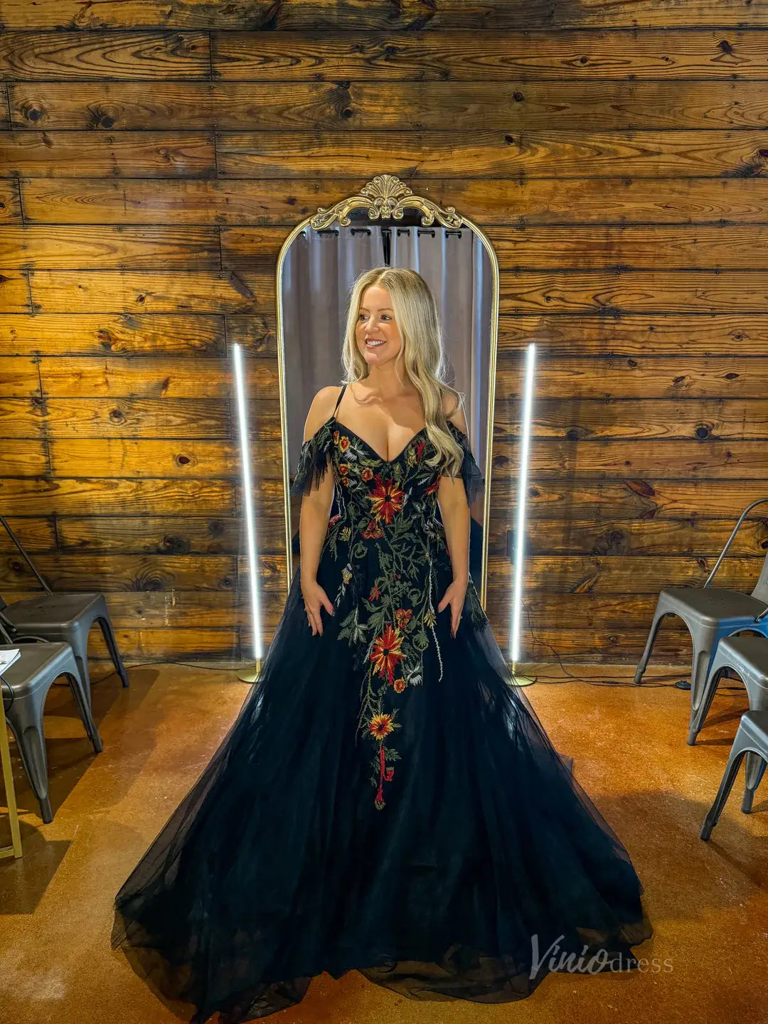 Unique Black Wedding Dress Meadow Floral Embroidery Bridal Gown for Older Brides FW150-wedding dresses 2025 -Viniodress-Black-Custom Size-