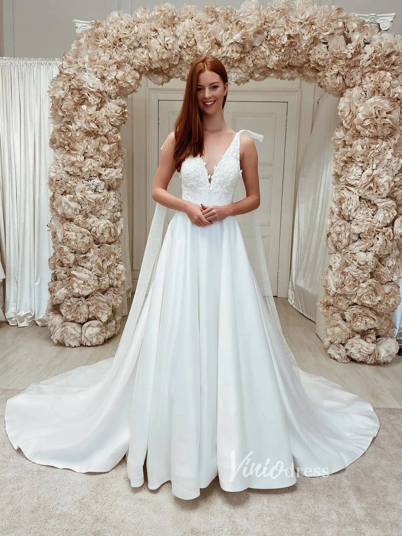 V-neck Minimalist Satin Wedding Dresses Watteau Train VW2069-wedding dresses 2025 -Viniodress-Ivory-Custom Size-