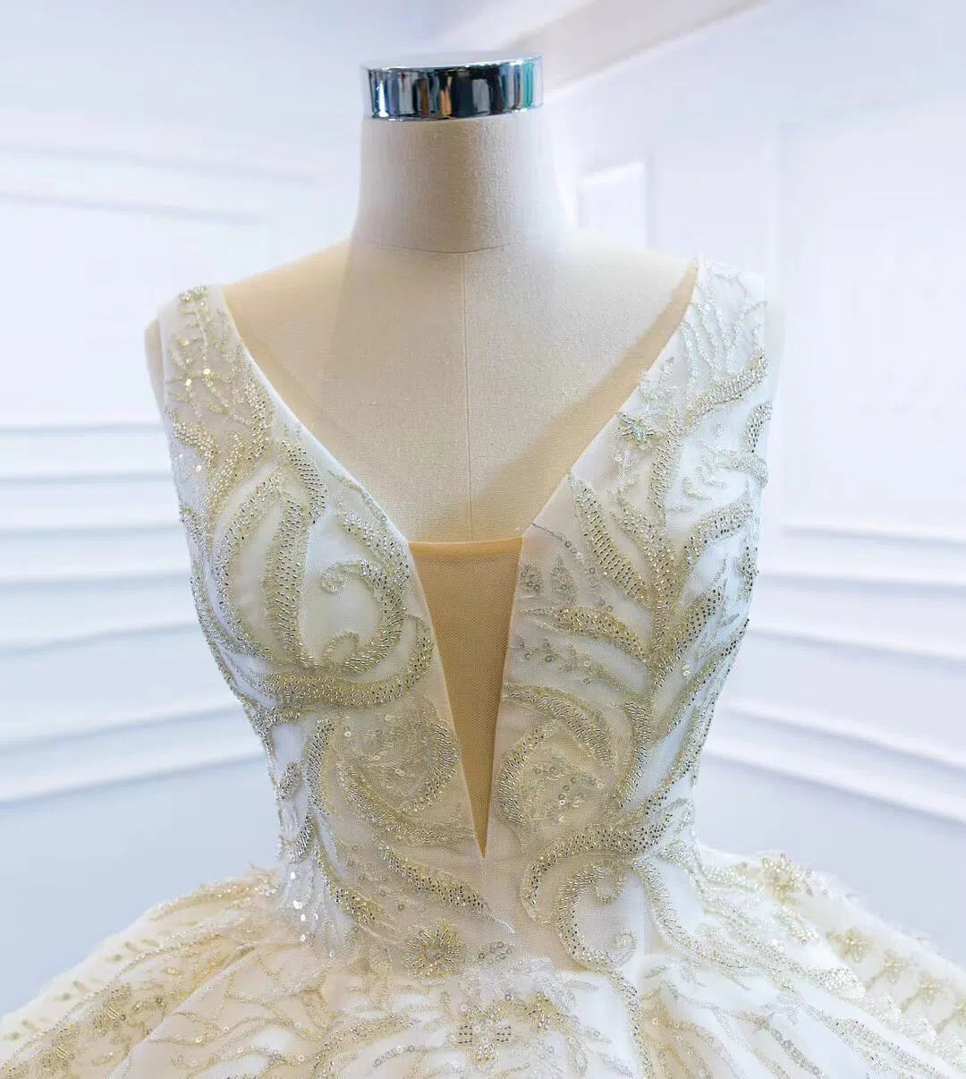 Vintage Gold Lace Wedding Dresses Plunging V Neck Wedding Gown VW1774-wedding dresses 2025 -Viniodress-As Picture-Custom Size-