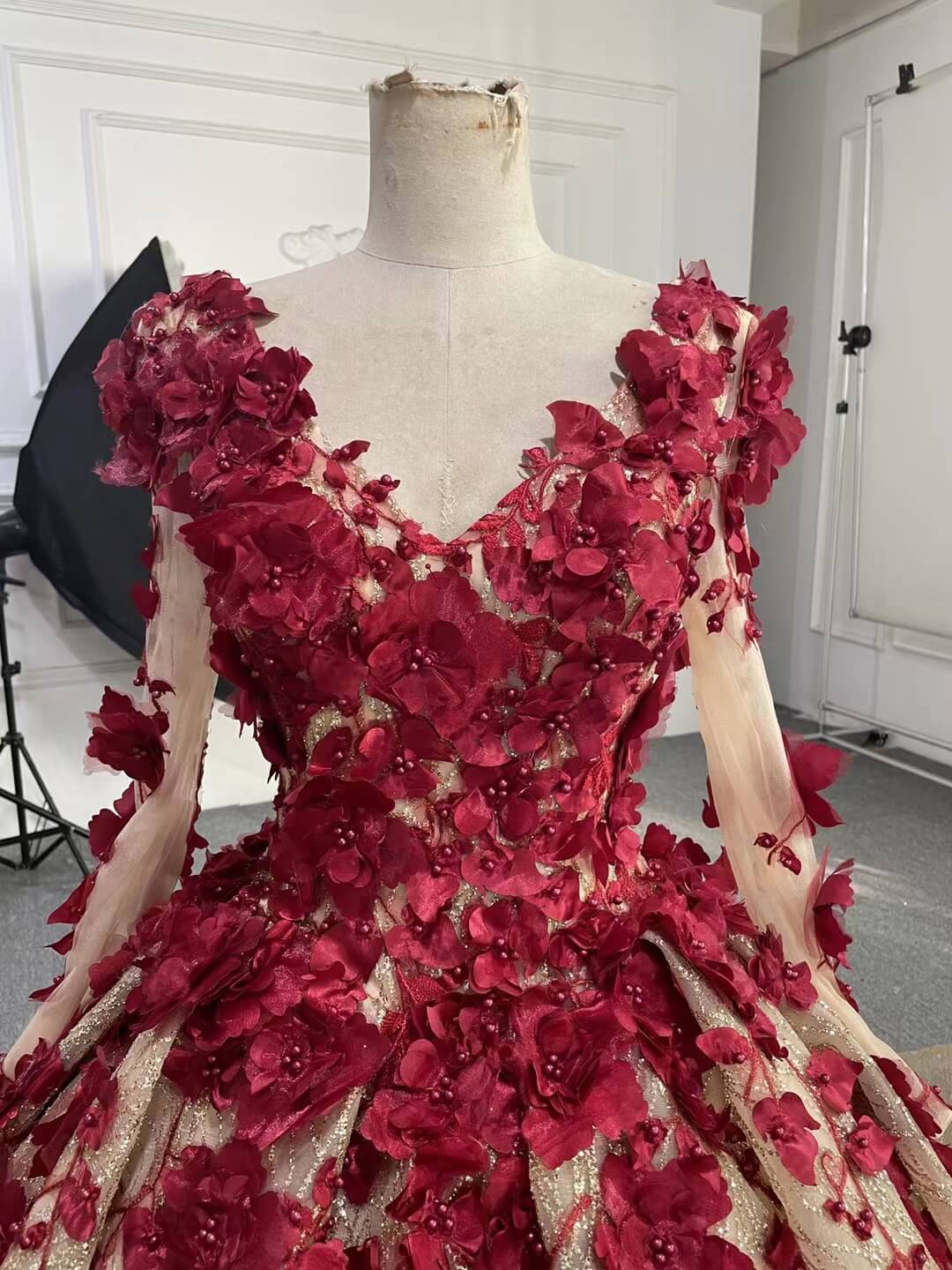 Vintage Gold Wedding Dresses Red 3D Flower Ball Gown Quince Dress 67487-Quinceanera Dresses 2025 -Viniodress-Gold-Custom Size-