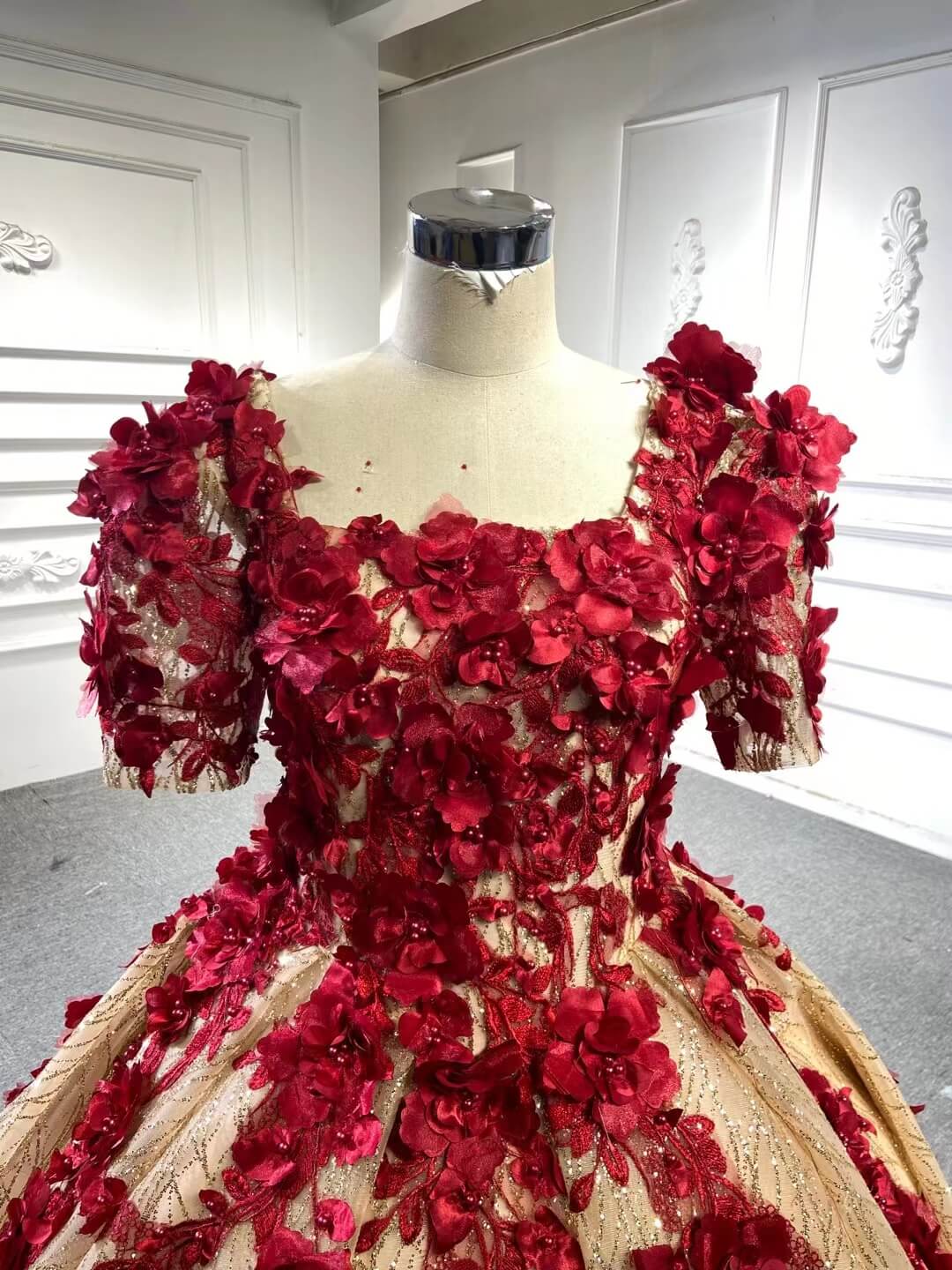 Vintage Gold Wedding Dresses Red 3D Flower Ball Gown Quince Dress 67487-Quinceanera Dresses 2025 -Viniodress-Gold-Custom Size-