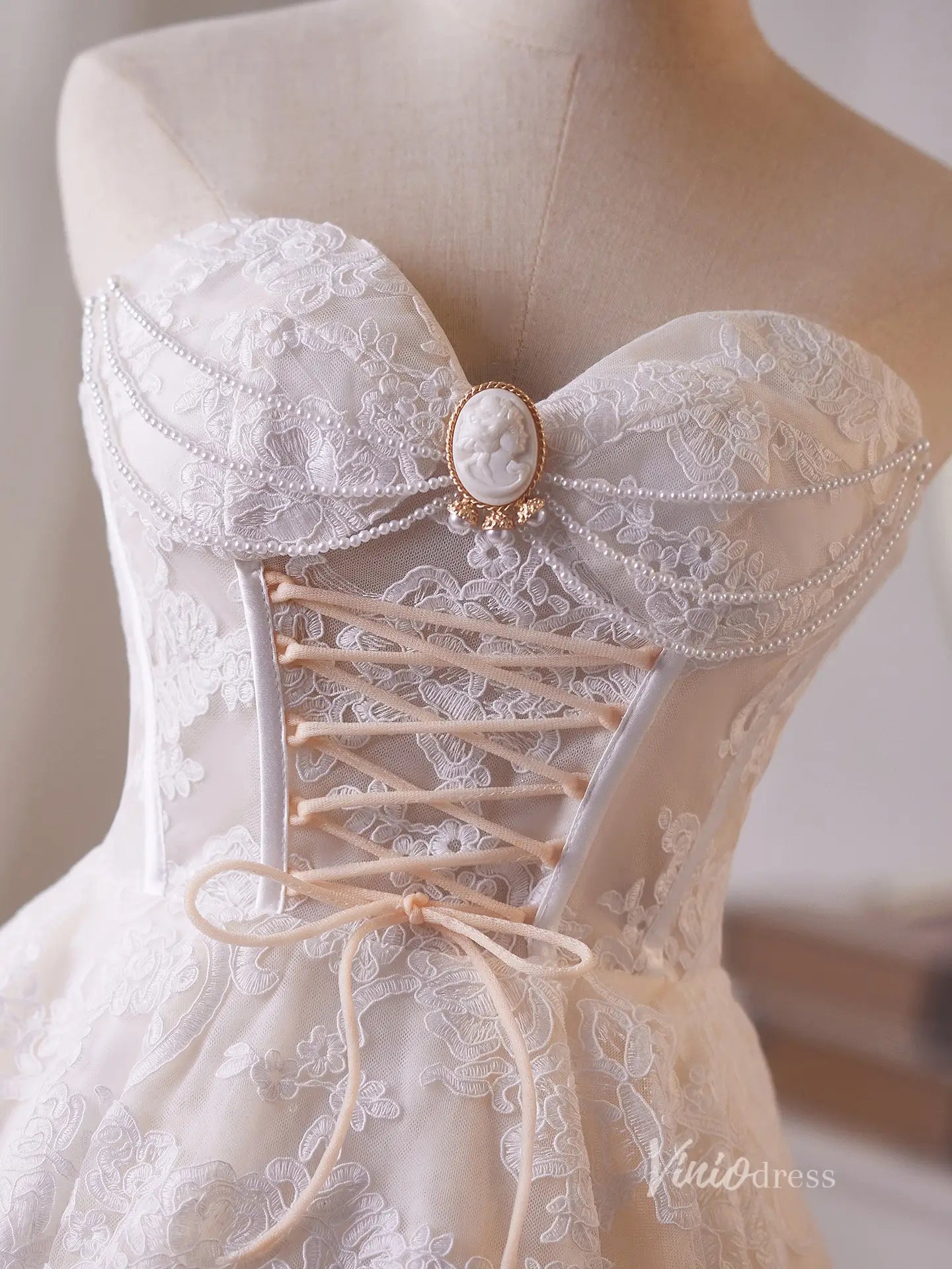 Vintage Ivory Lace Corset Homecoming Dress with Sweetheart Neckline & Cameo Detail – BJ103-prom dresses 2025 -Viniodress-Ivory-Custom Size-