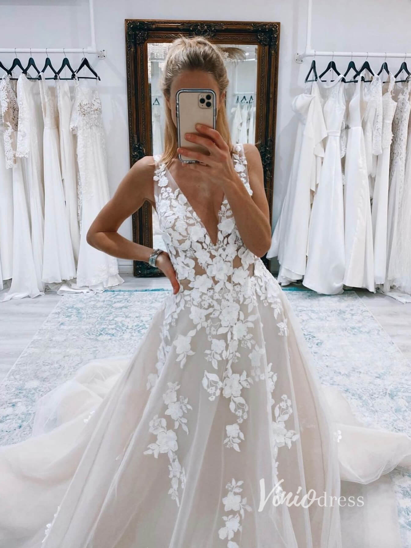 Champagne A-line Wedding Dresses V-neck Lace Appliqued Tulle Bridal Gown VW2137-wedding dresses-Viniodress-Viniodress