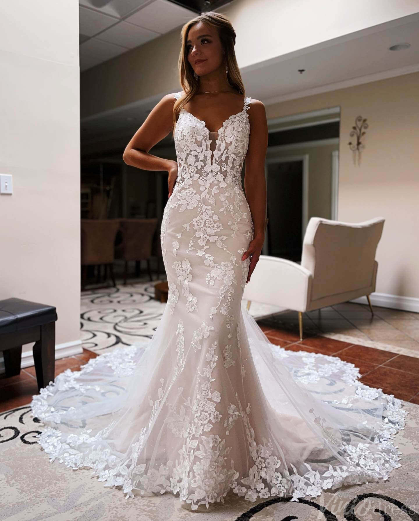 Ivory Lace Applique Mermaid Wedding Dresses Spaghetti Strap Chapel Train Bridal Gown VW2164-wedding dresses-Viniodress