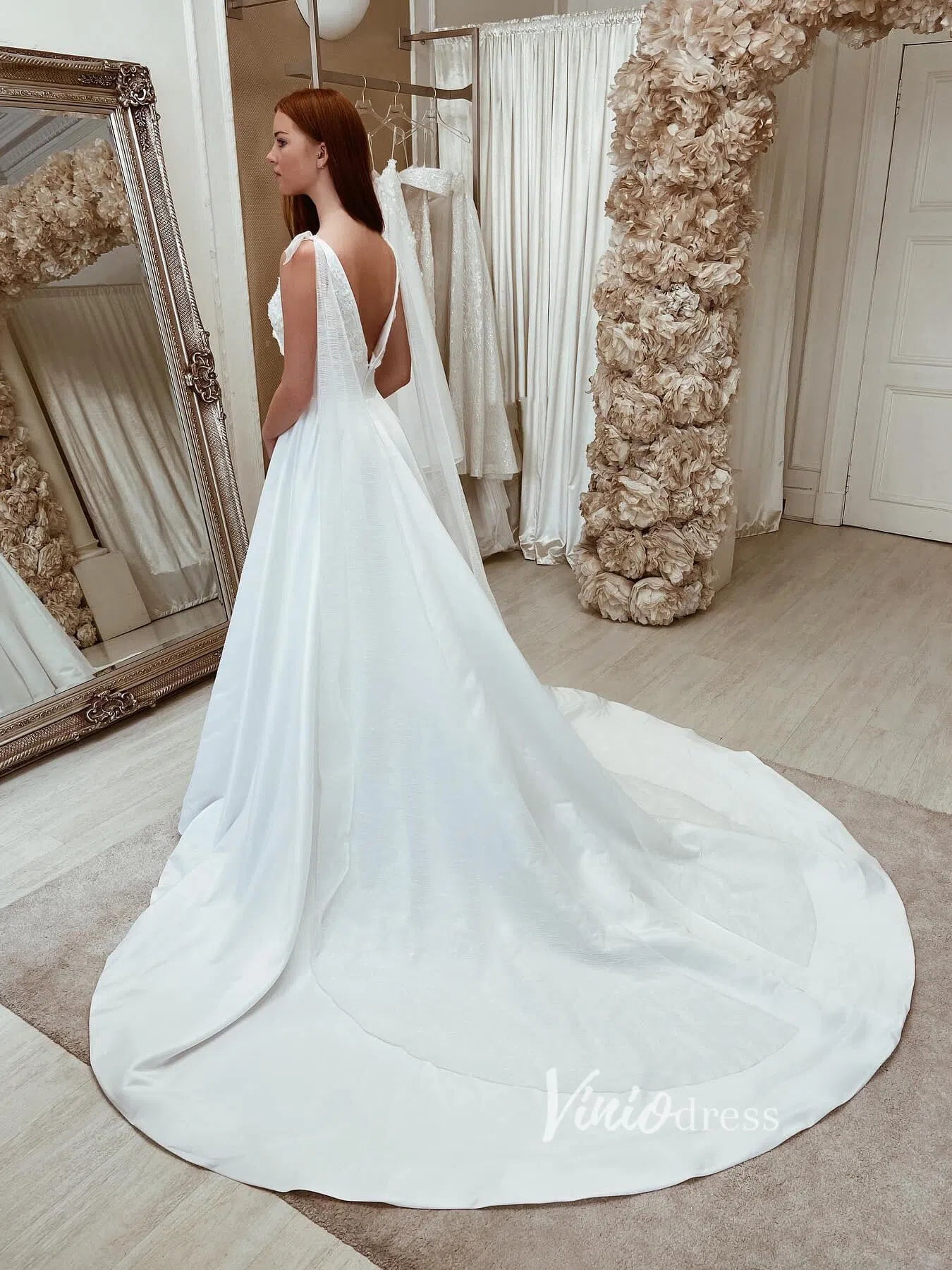 V-neck Minimalist Satin Wedding Dresses Watteau Train VW2069-wedding dresses-Viniodress-Viniodress