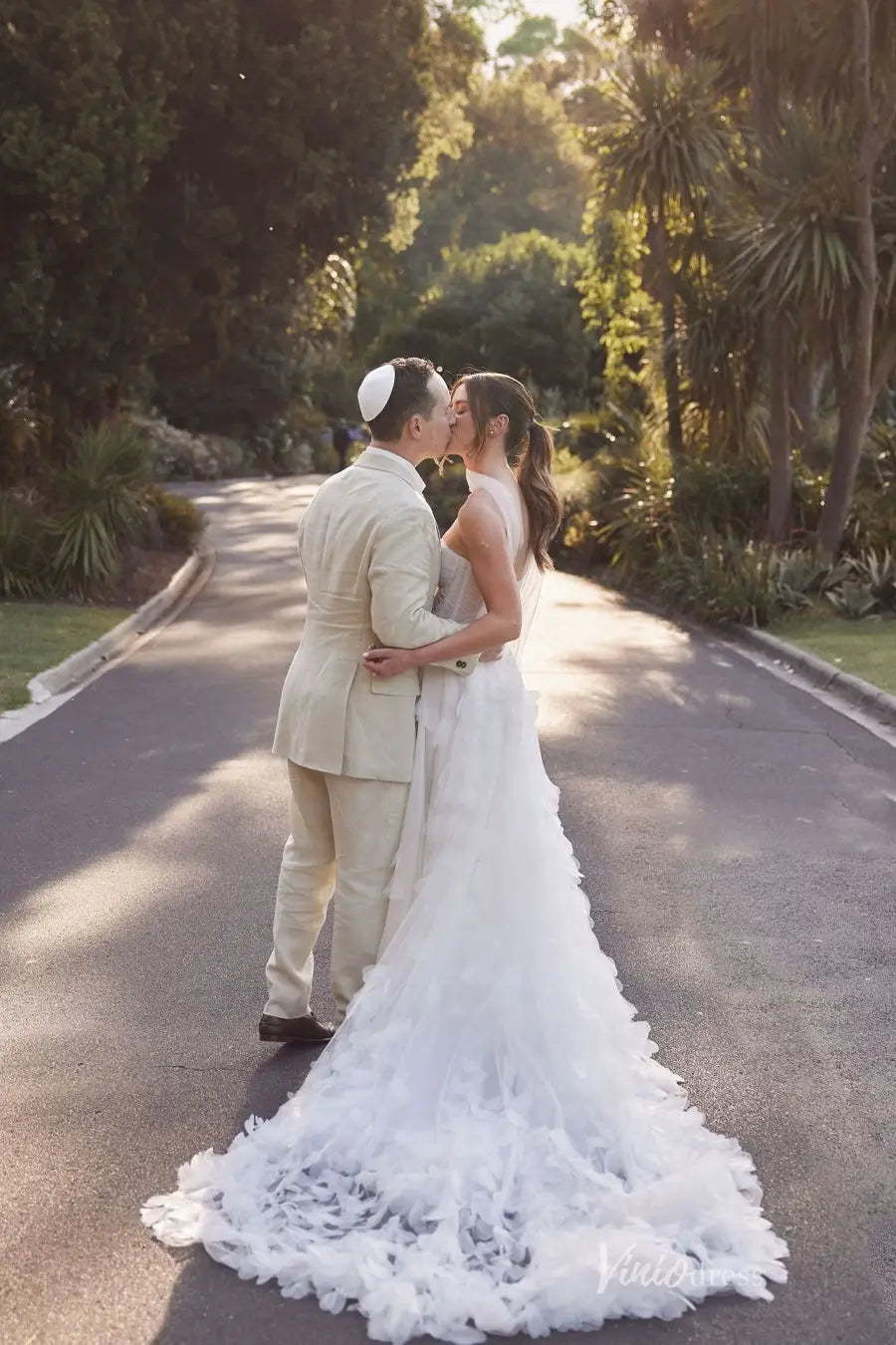 Whimsical Hand-Made 3D Floral Tulle A-Line Wedding Dress with Sweetheart Corset Bodice & Cathedral Train – RM001-wedding dresses 2026-Viniodress-Ivory-Custom Size-Dress Only
