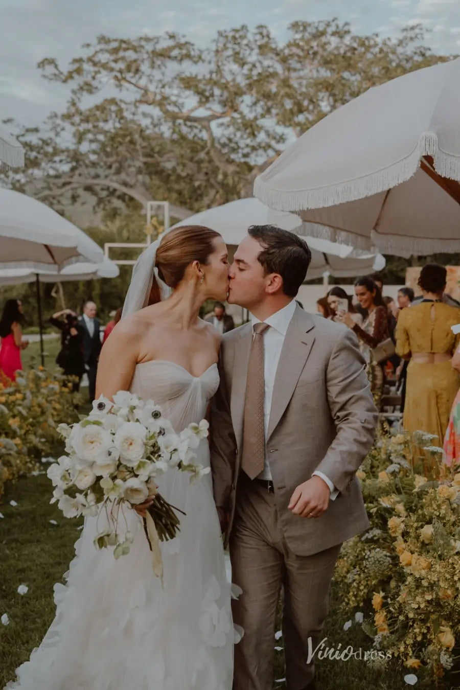 Whimsical Hand-Made 3D Floral Tulle A-Line Wedding Dress with Sweetheart Corset Bodice & Cathedral Train – RM001-wedding dresses 2026-Viniodress-Ivory-Custom Size-Dress Only