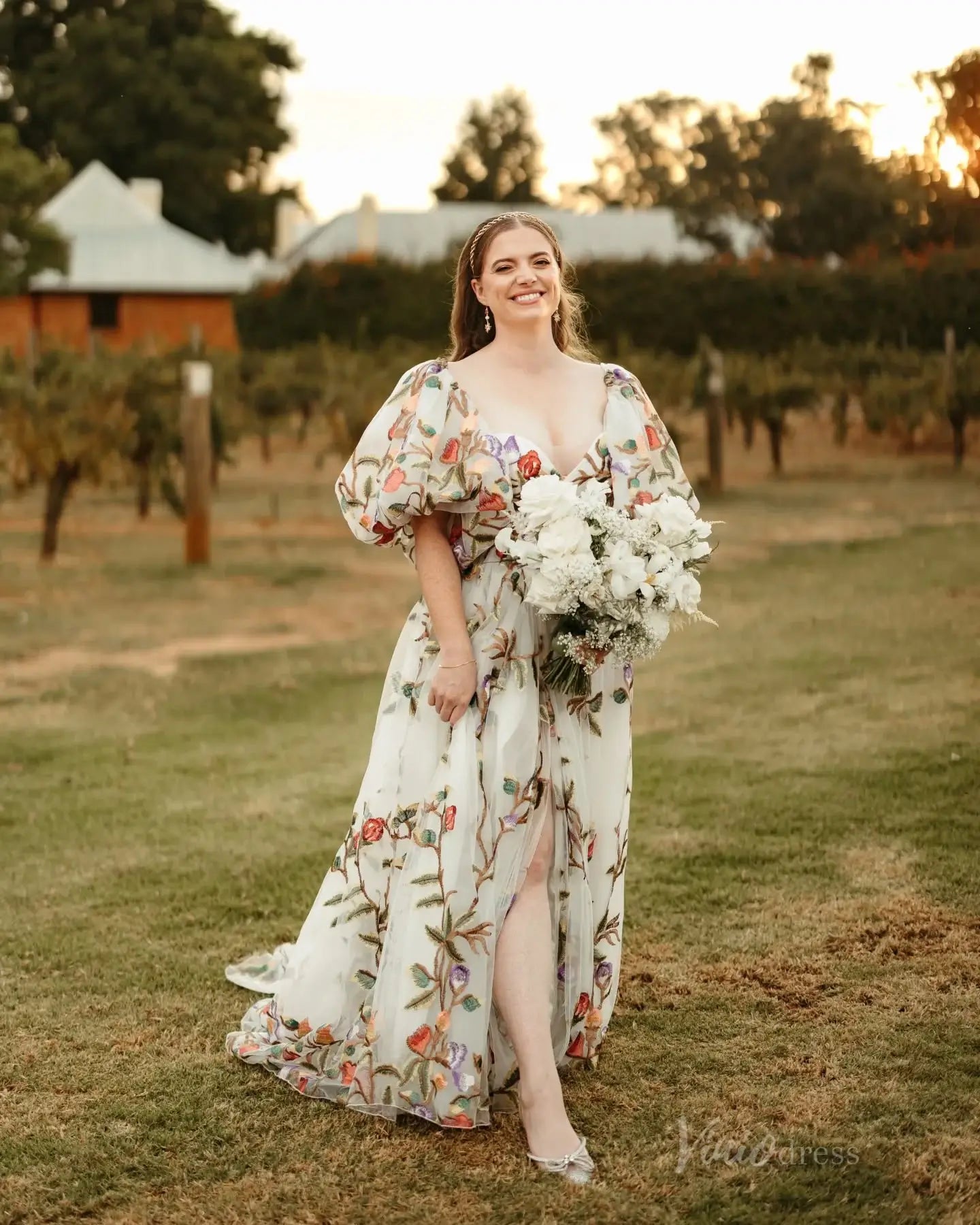 Whimsical Meadow Floral Wedding Dress with Puff Sleeves, Slit & Sweetheart Neckline FW132-wedding dresses 2025 -Viniodress-Floral-Custom Size-