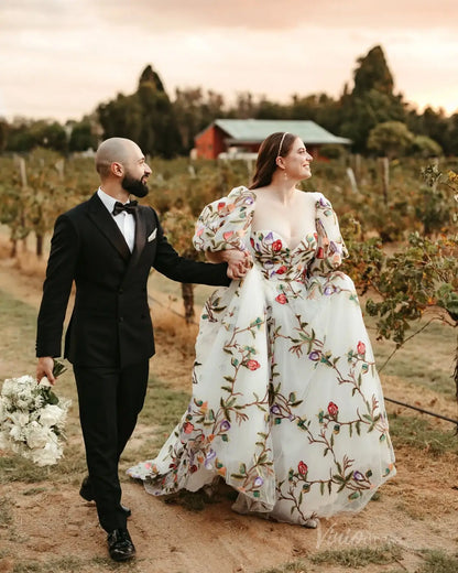 Whimsical Meadow Floral Wedding Dress with Puff Sleeves, Slit & Sweetheart Neckline FW132-wedding dresses 2025 -Viniodress-Floral-Custom Size-