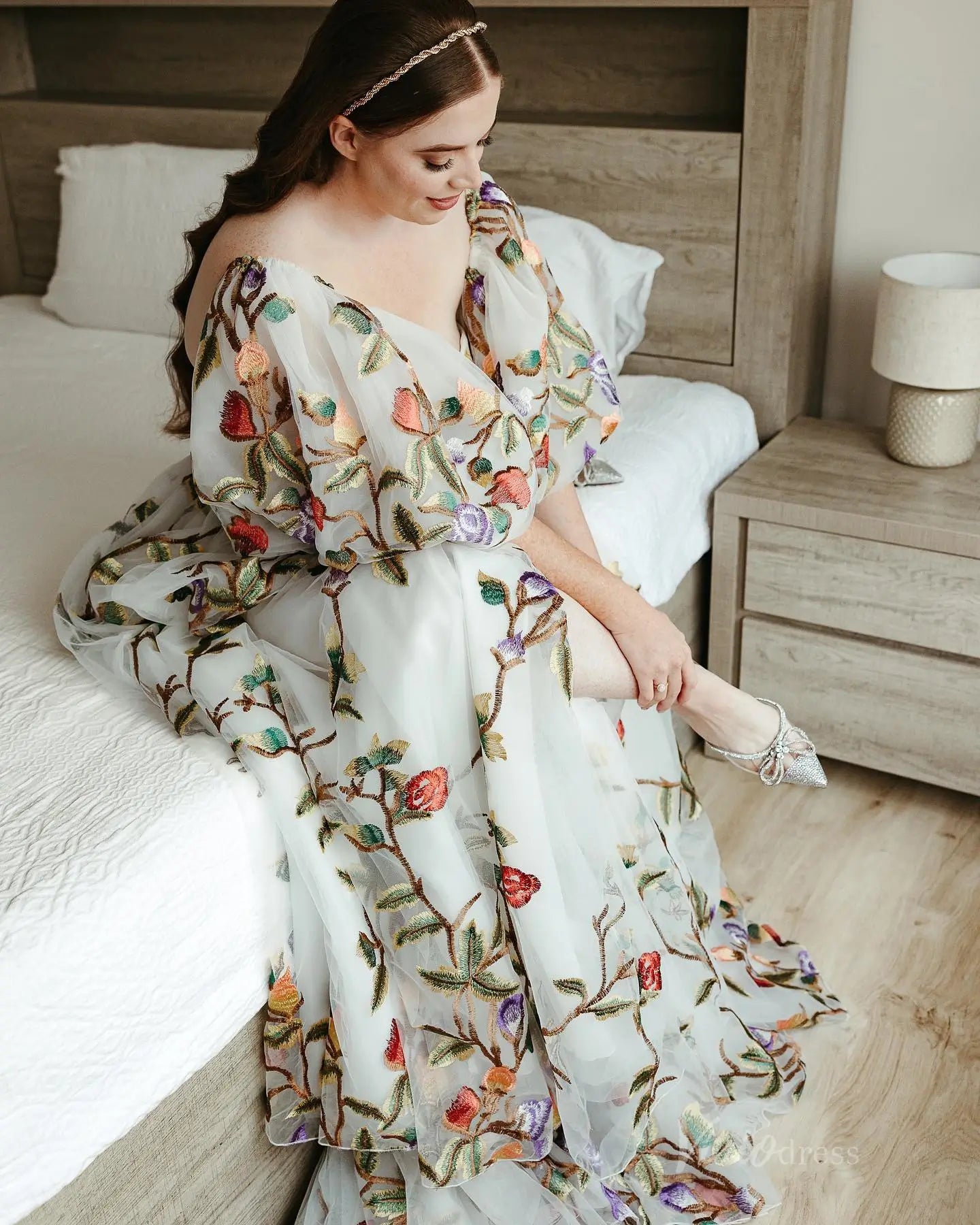 Whimsical Meadow Floral Wedding Dress with Puff Sleeves, Slit & Sweeth Viniodress Whimsical Meadow Floral Wedding Dress with Puff Sleeves, Slit & Sweeth Viniodress